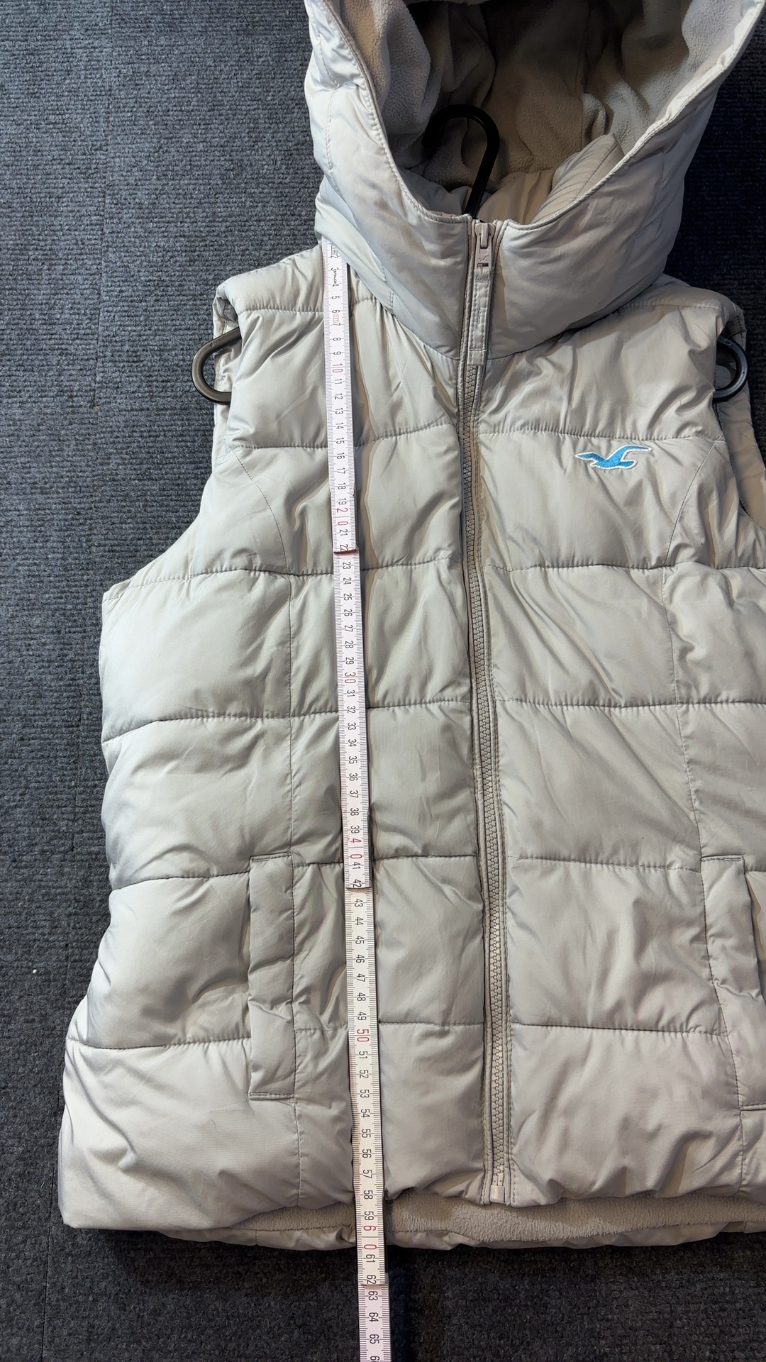 Hollister Light Grey Puffer Gilet Vest Large Hooded very good condition image 3