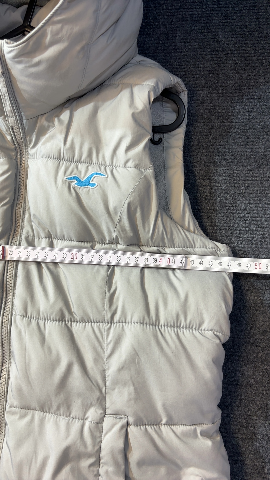 Hollister Light Grey Puffer Gilet Vest Large Hooded very good condition image 4