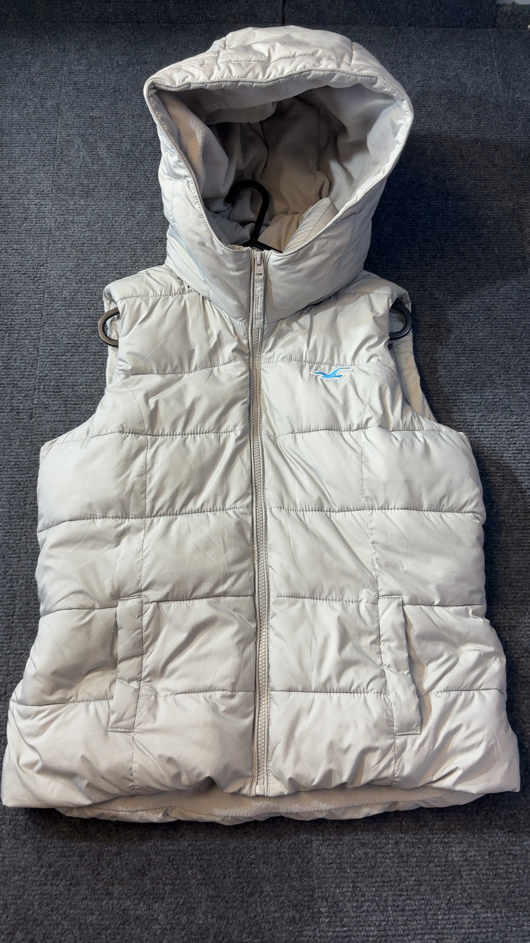Hollister Light Grey Puffer Gilet Vest Large Hooded very good condition image 2