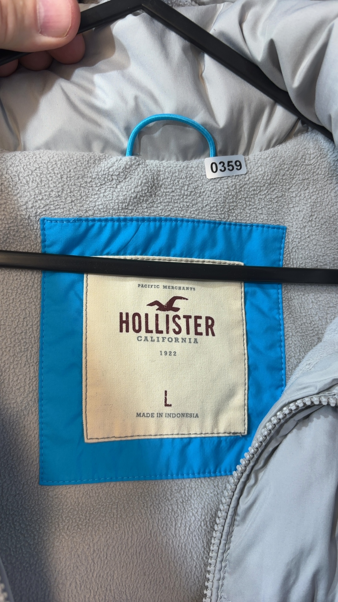 Hollister Light Grey Puffer Gilet Vest Large Hooded very good condition image 5