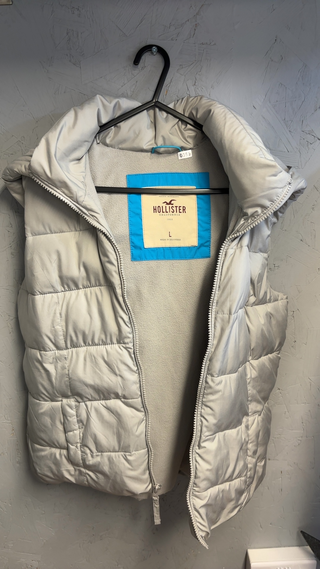Hollister Light Grey Puffer Gilet Vest Large Hooded very good condition