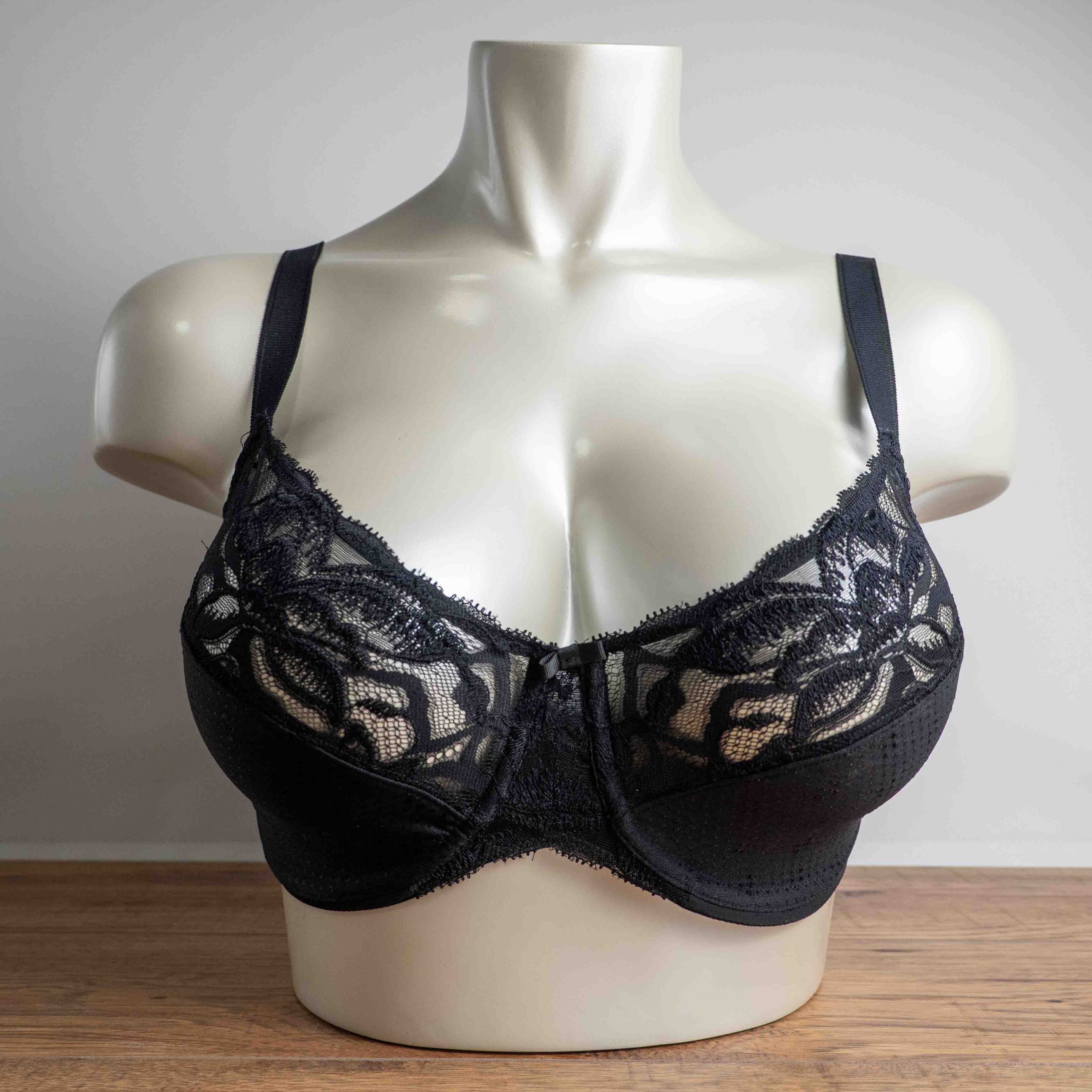 M&S 32F Black Lace Underwired Bra NWT RRP £18.00