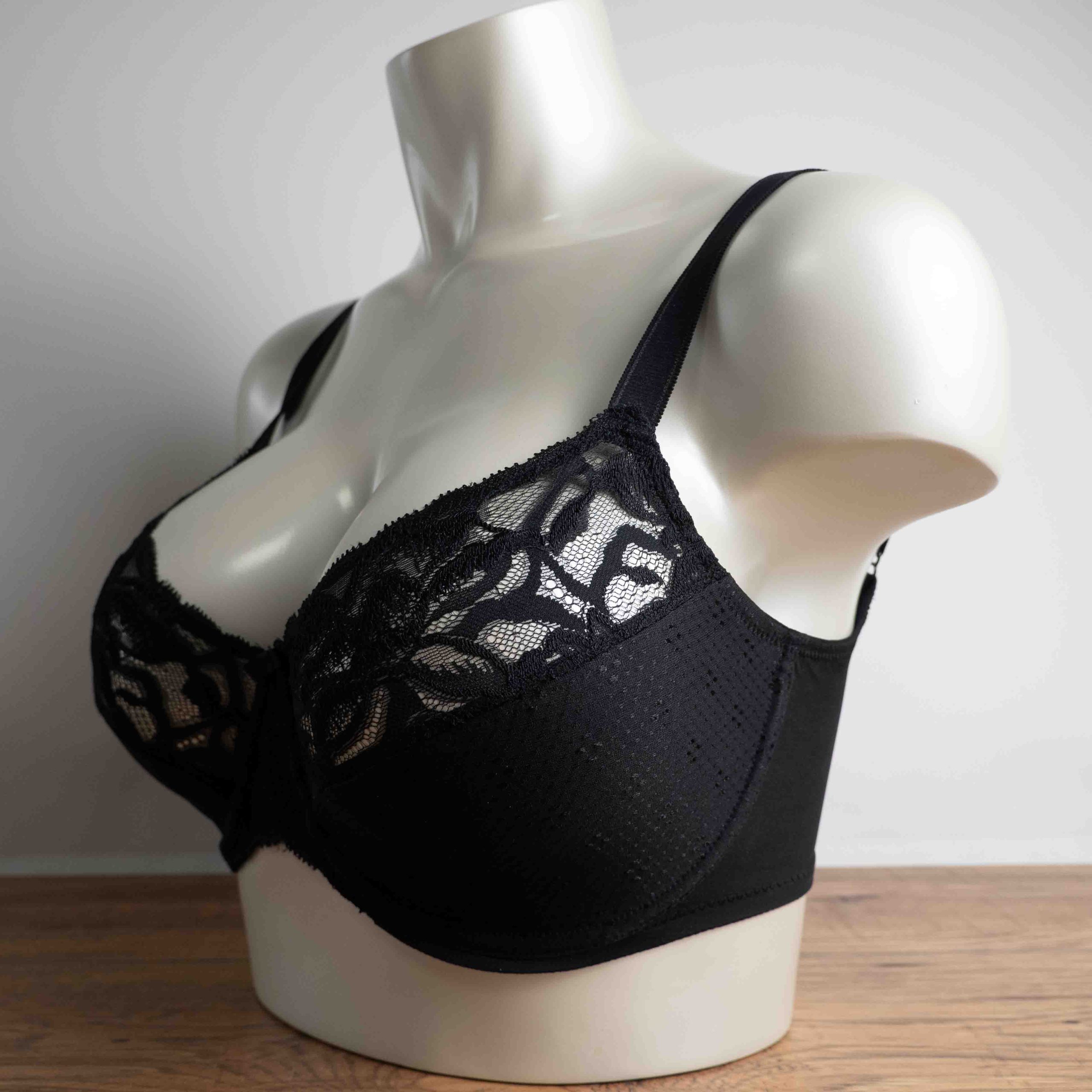 M&S 32F Black Lace Underwired Bra NWT RRP £18.00 image 3