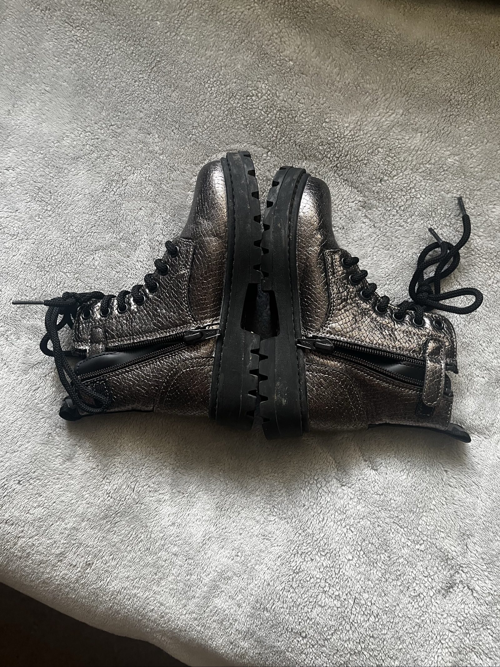 Levi's Girls's Black Metallic Combat Boots UK 11 image 4