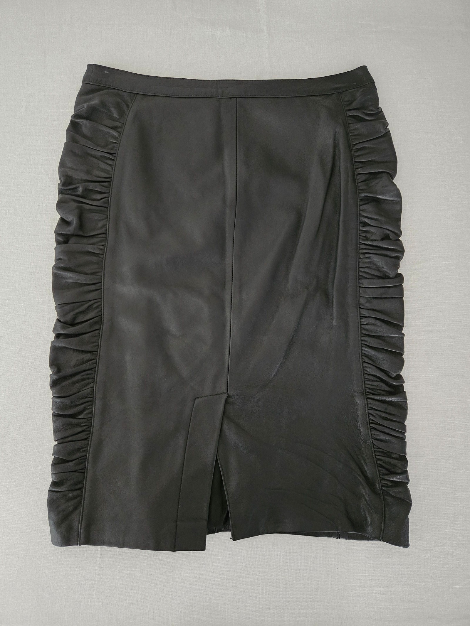 Vintage D&G Dolce & Gabbana Womens Black Leather Ruched Pencil Skirt IT 44 image 2