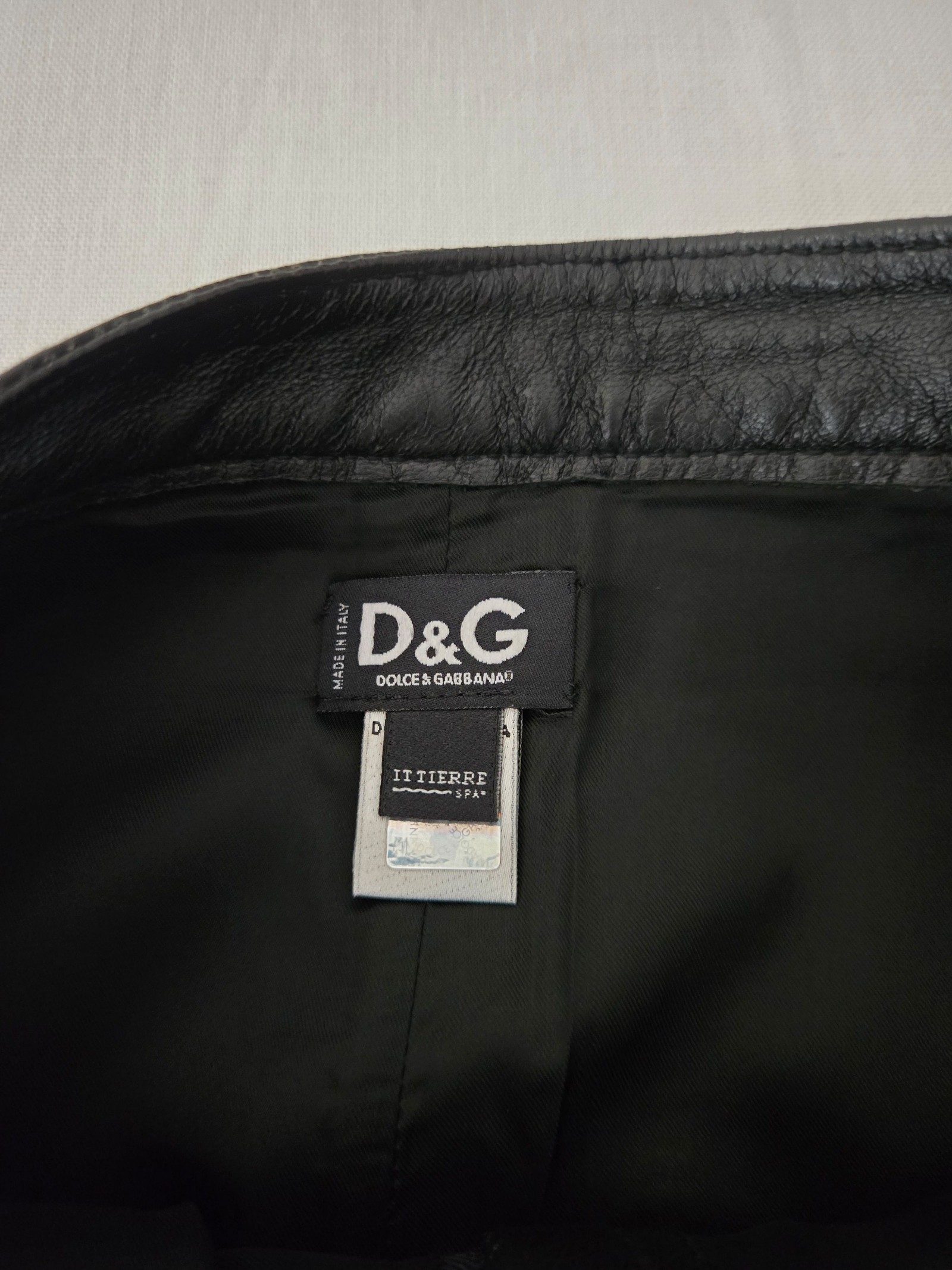 Vintage D&G Dolce & Gabbana Womens Black Leather Ruched Pencil Skirt IT 44 image 4