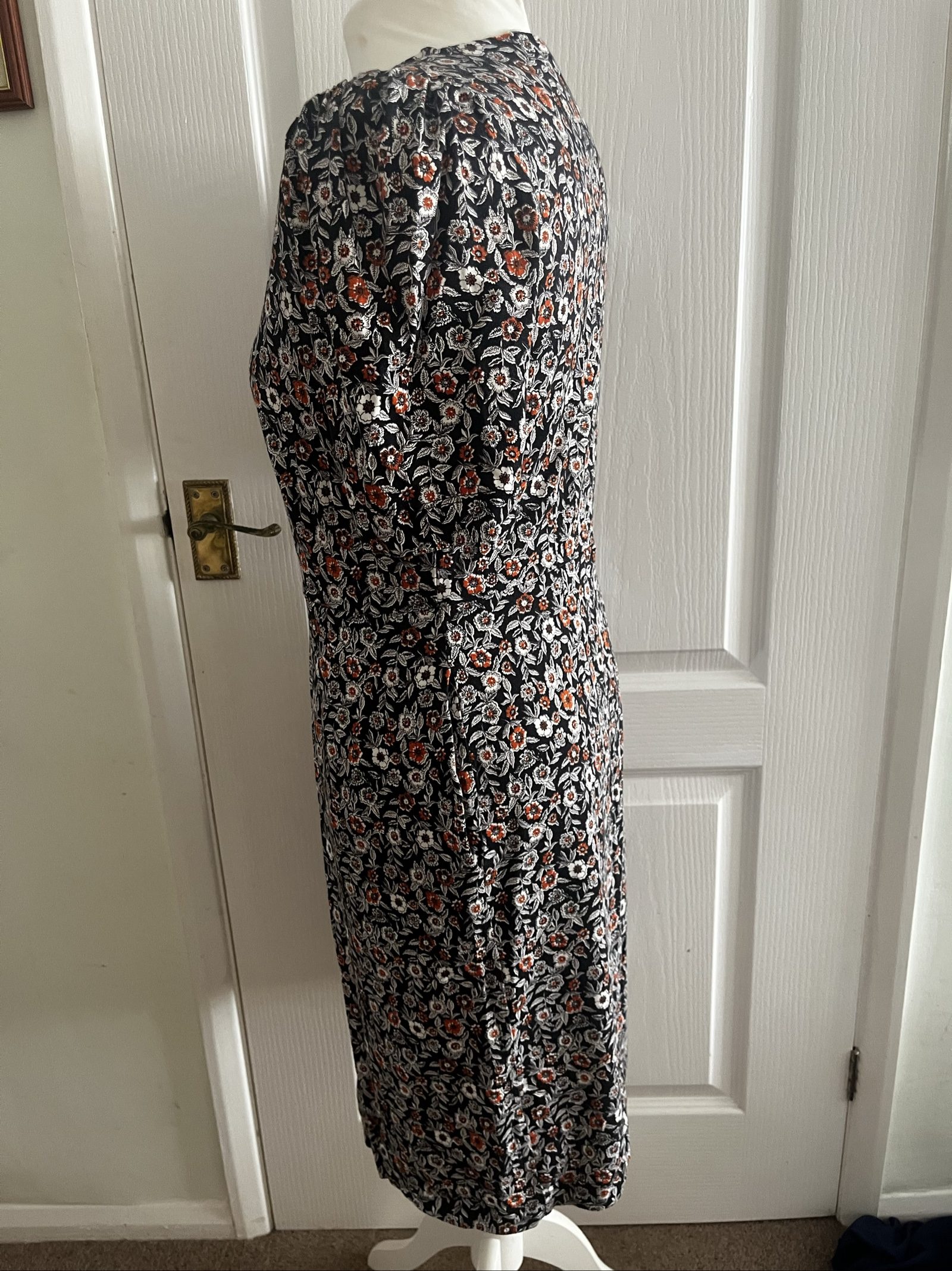 Boden Women's Floral Print Midi Dress – Black with White & Coral Flowers, Short Sleeves, Crew Neck (UK12) image 3