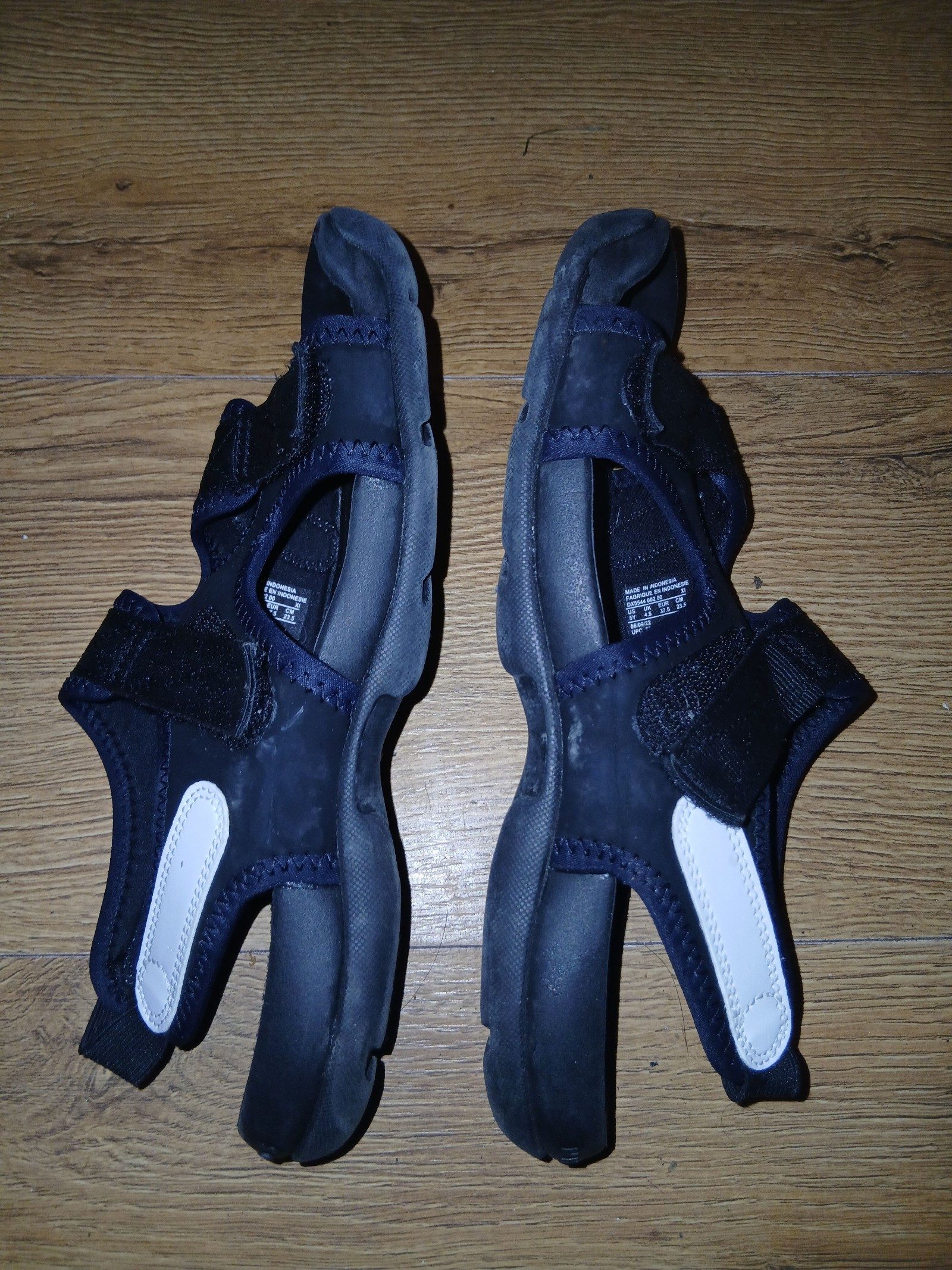 Nike Black & White Sports Sandals Size 8 UK image 4