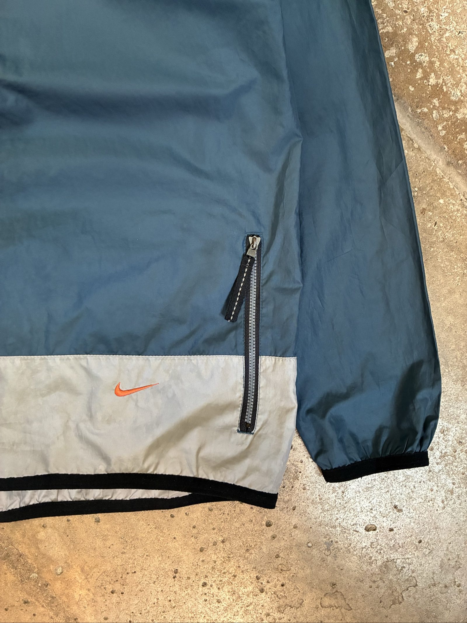 Vintage Y2K Nike Men's Blue & Grey Windbreaker Jacket Medium Reflective Detail image 4