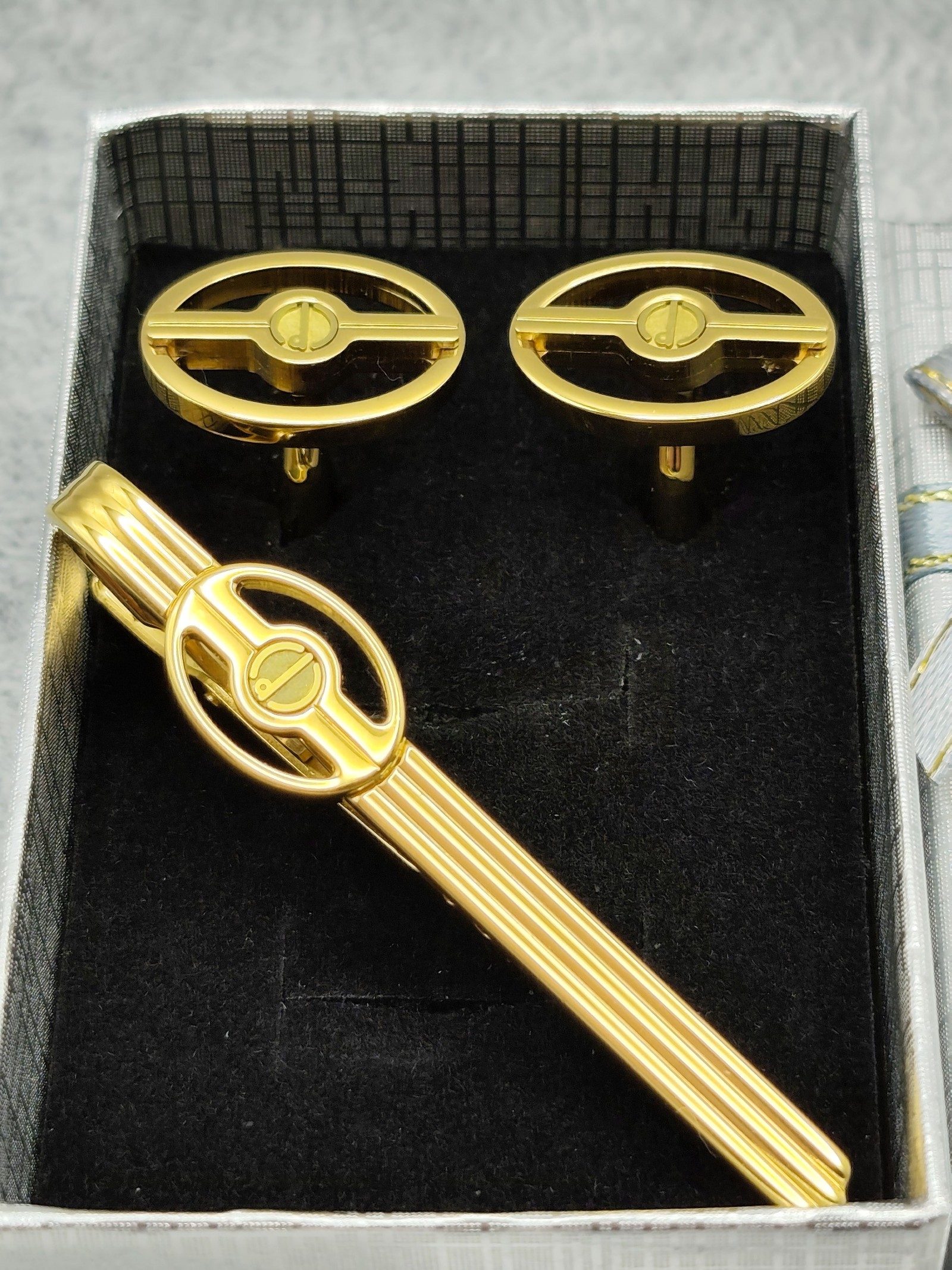 Dunhill Gold Plated Tie Clip & Oval Cufflinks Set image 2