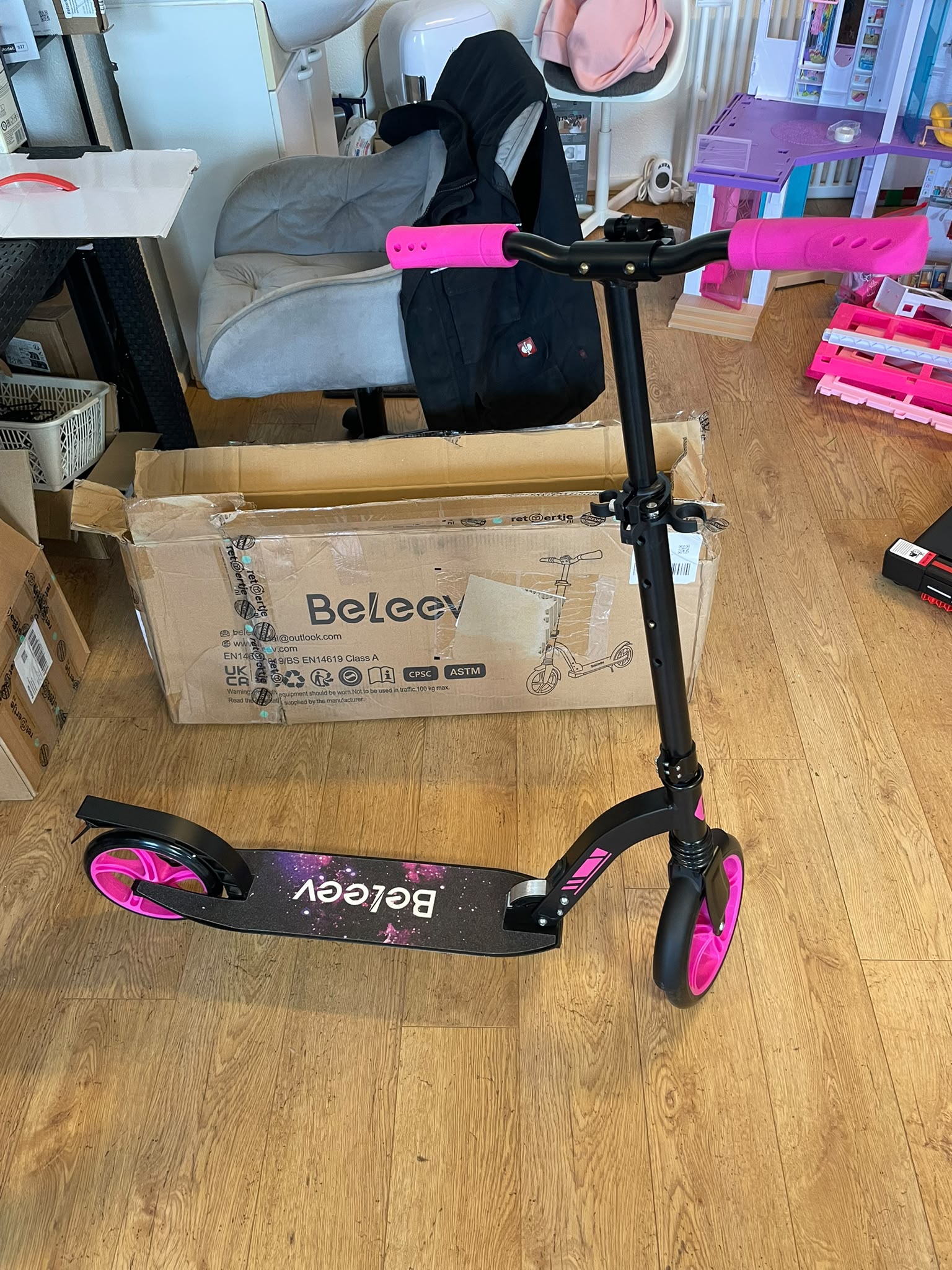 Nieuwe Beleev step met LED-verlichting (zwart/roze)