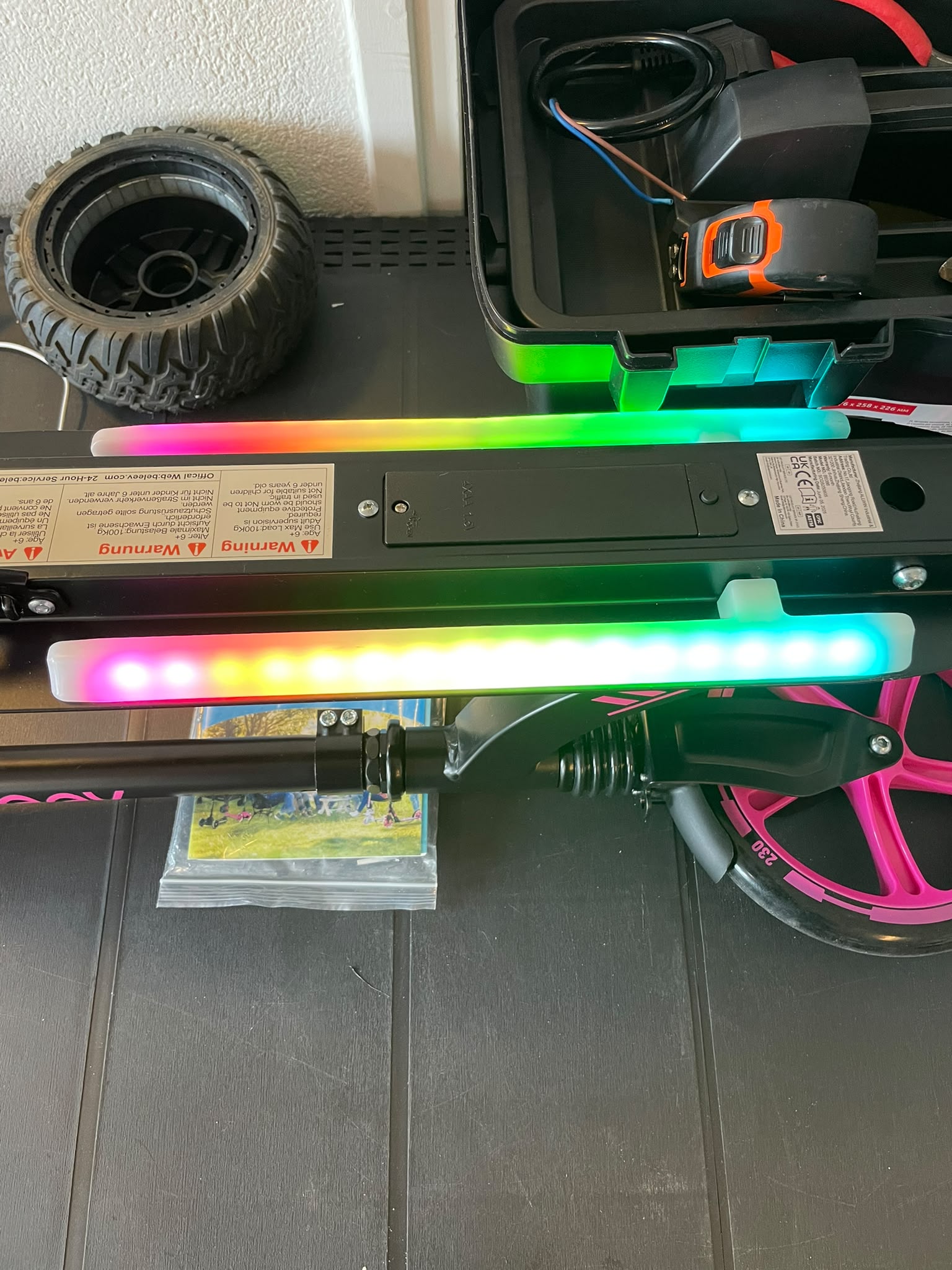 Nieuwe Beleev step met LED-verlichting (zwart/roze) image 2