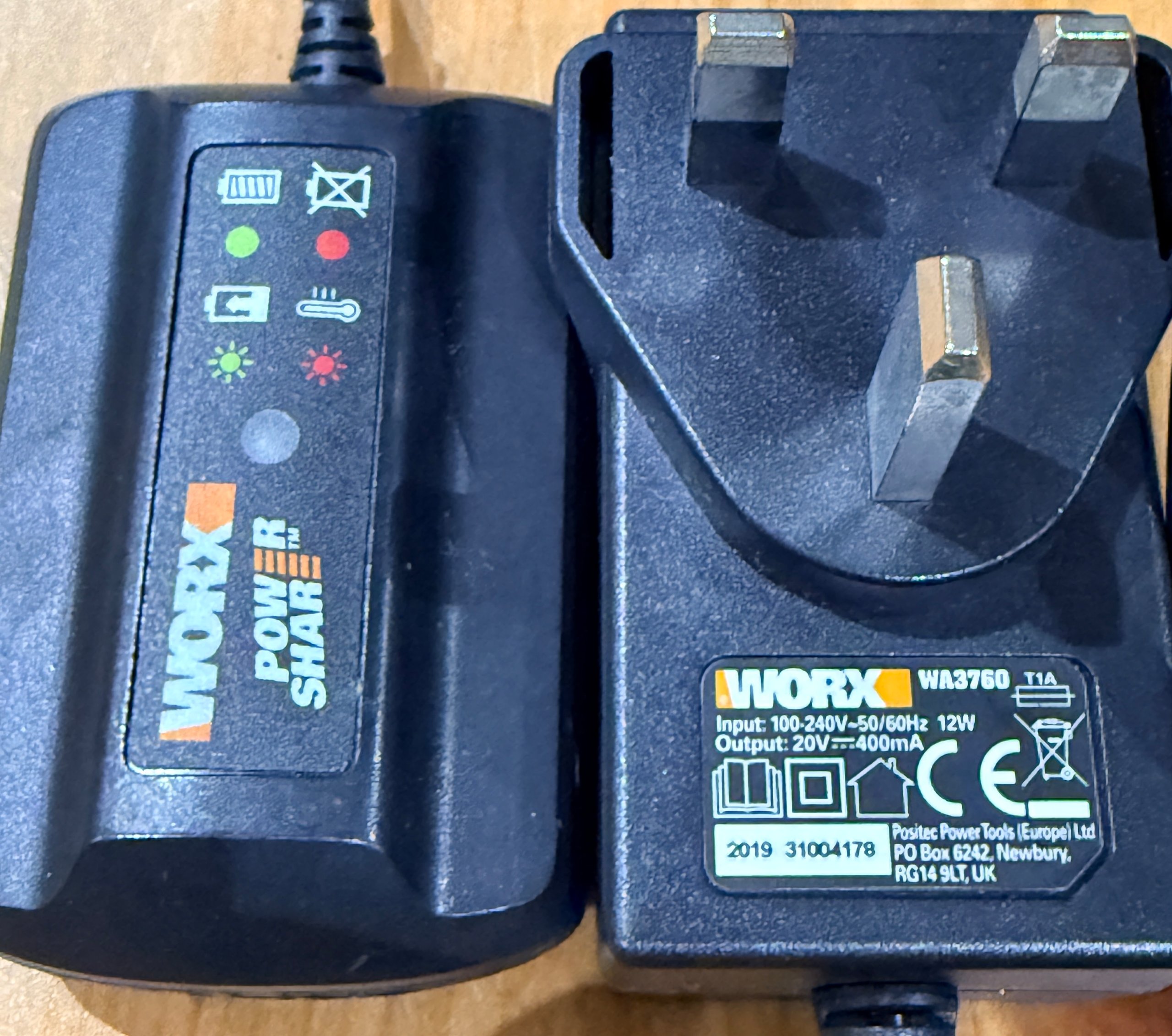 WORX Black Power Share Charger 20V 400mA UK Plug (WA3760) Used