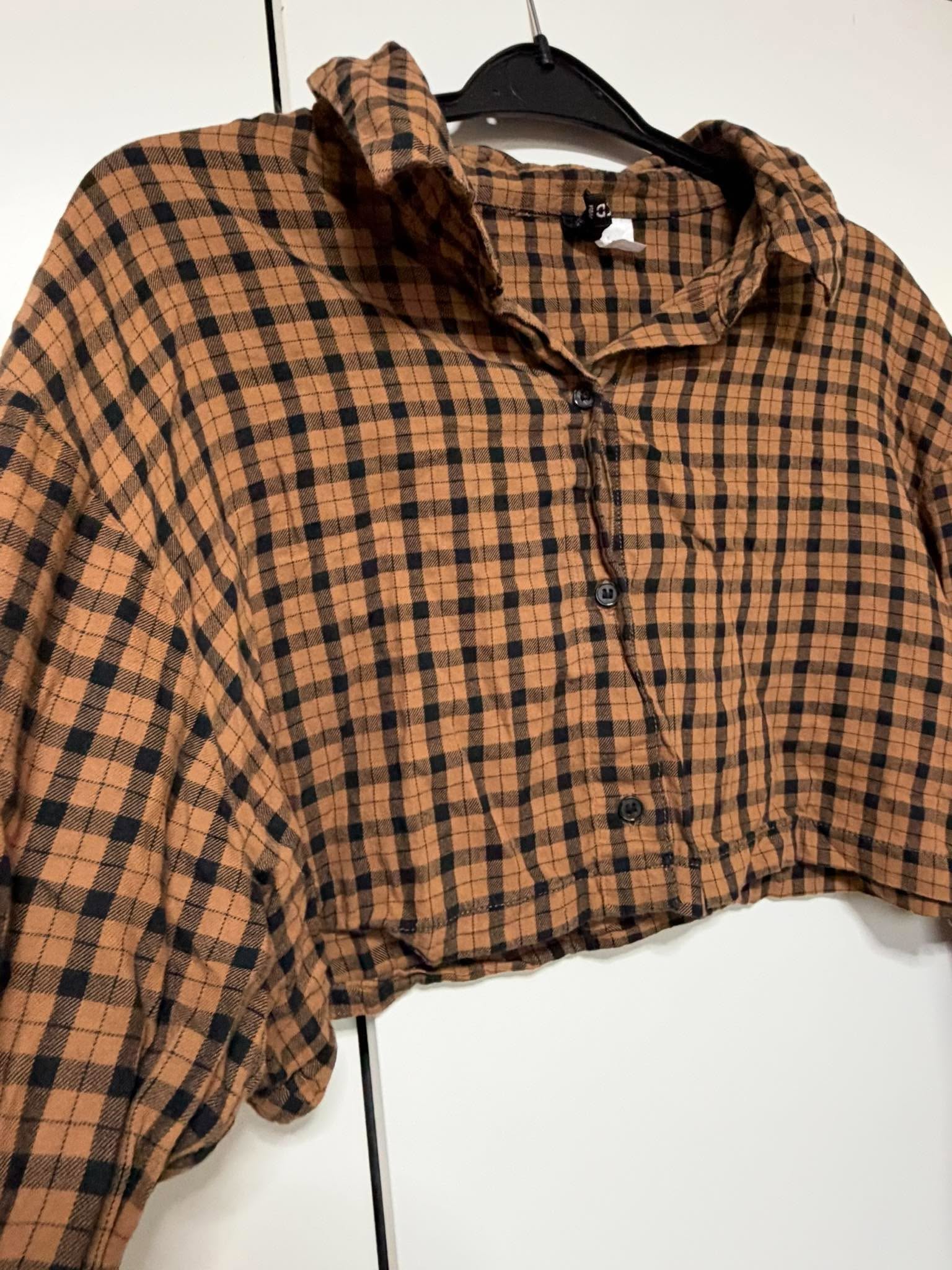 H&M Brown Black Check Cropped Shirt Size Small Long Sleeve Grunge Y2K image 3