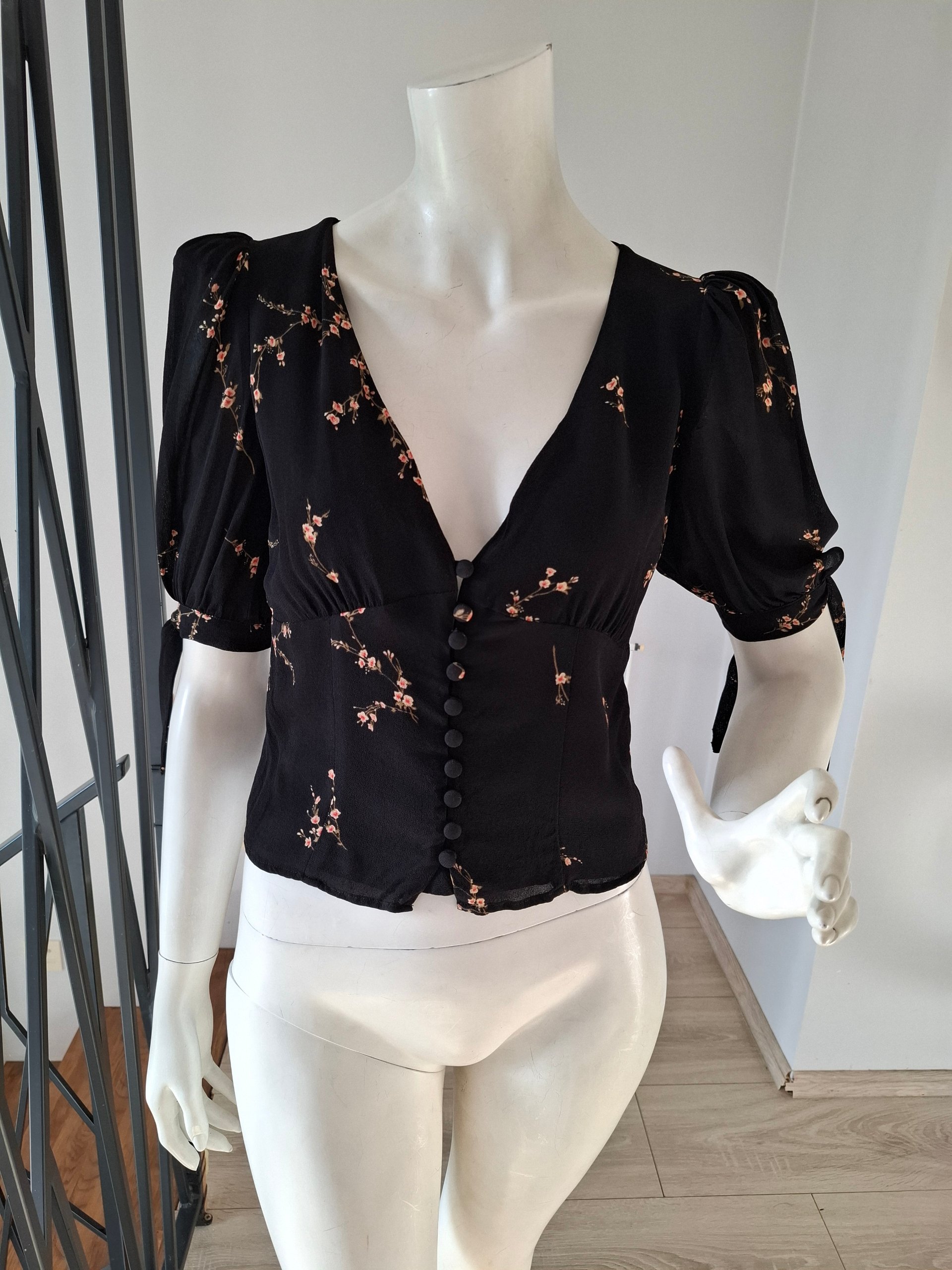 New Reformation Black Floral Print Button-Front Blouse Size L