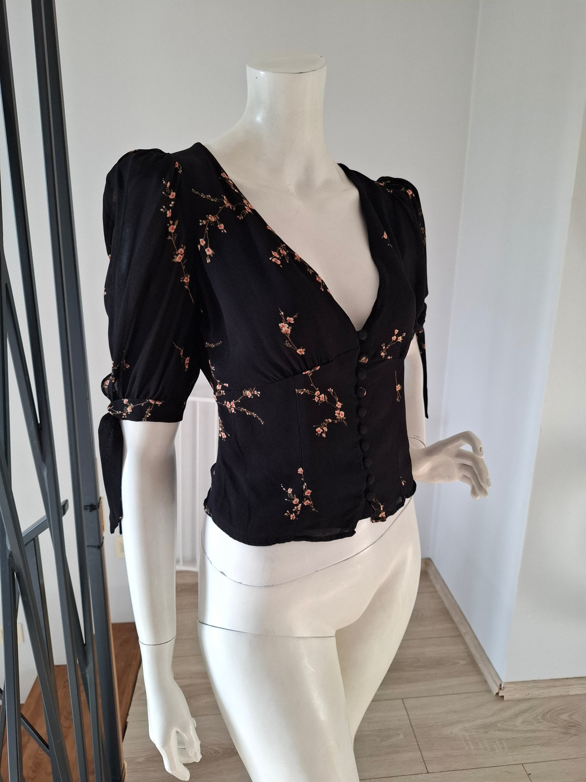 New Reformation Black Floral Print Button-Front Blouse Size L image 9
