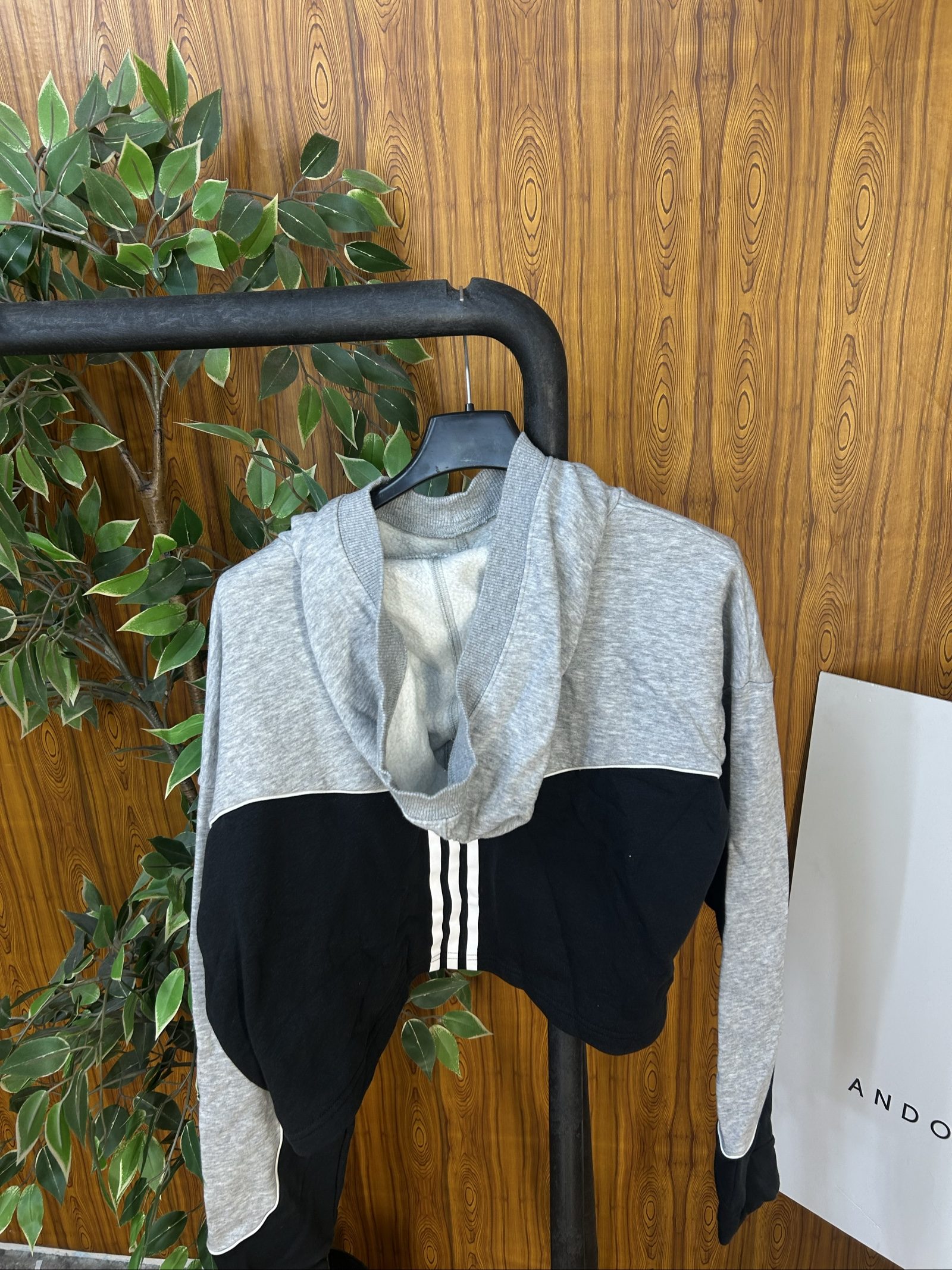 Adidas Grey & Black Cropped Hoodie Large Fleece Lined image 4