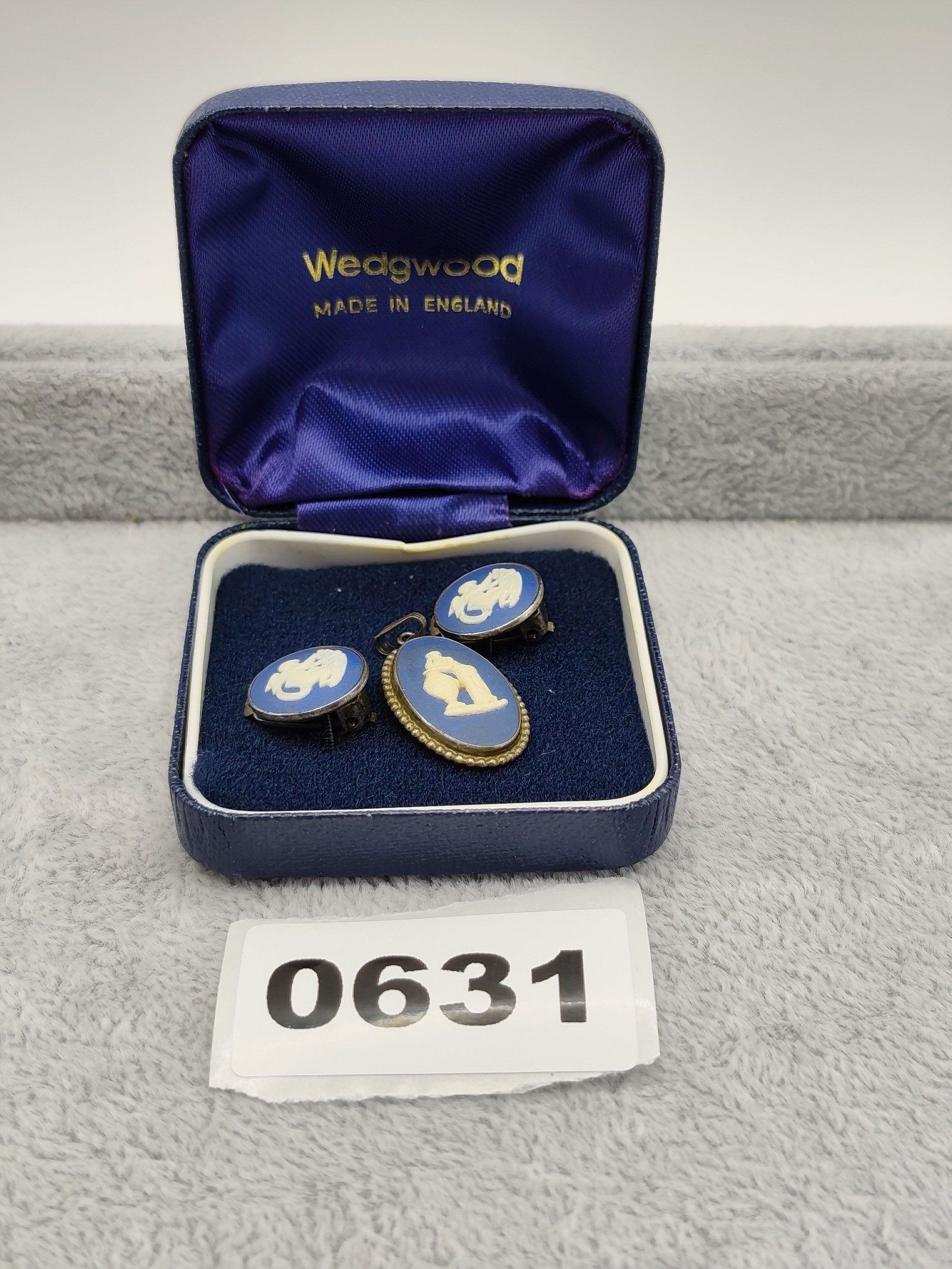 Wedgwood Blue & White and silver Jasperware Earrings and Pendant Set
