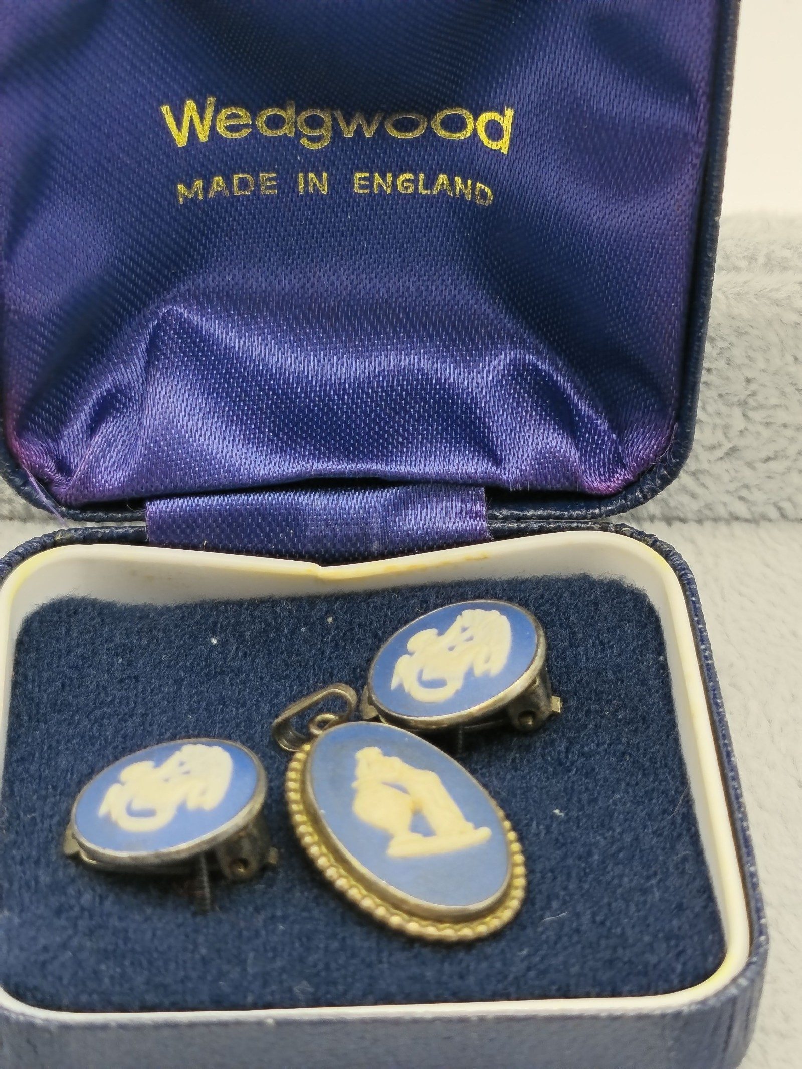 Wedgwood Blue & White and silver Jasperware Earrings and Pendant Set image 2