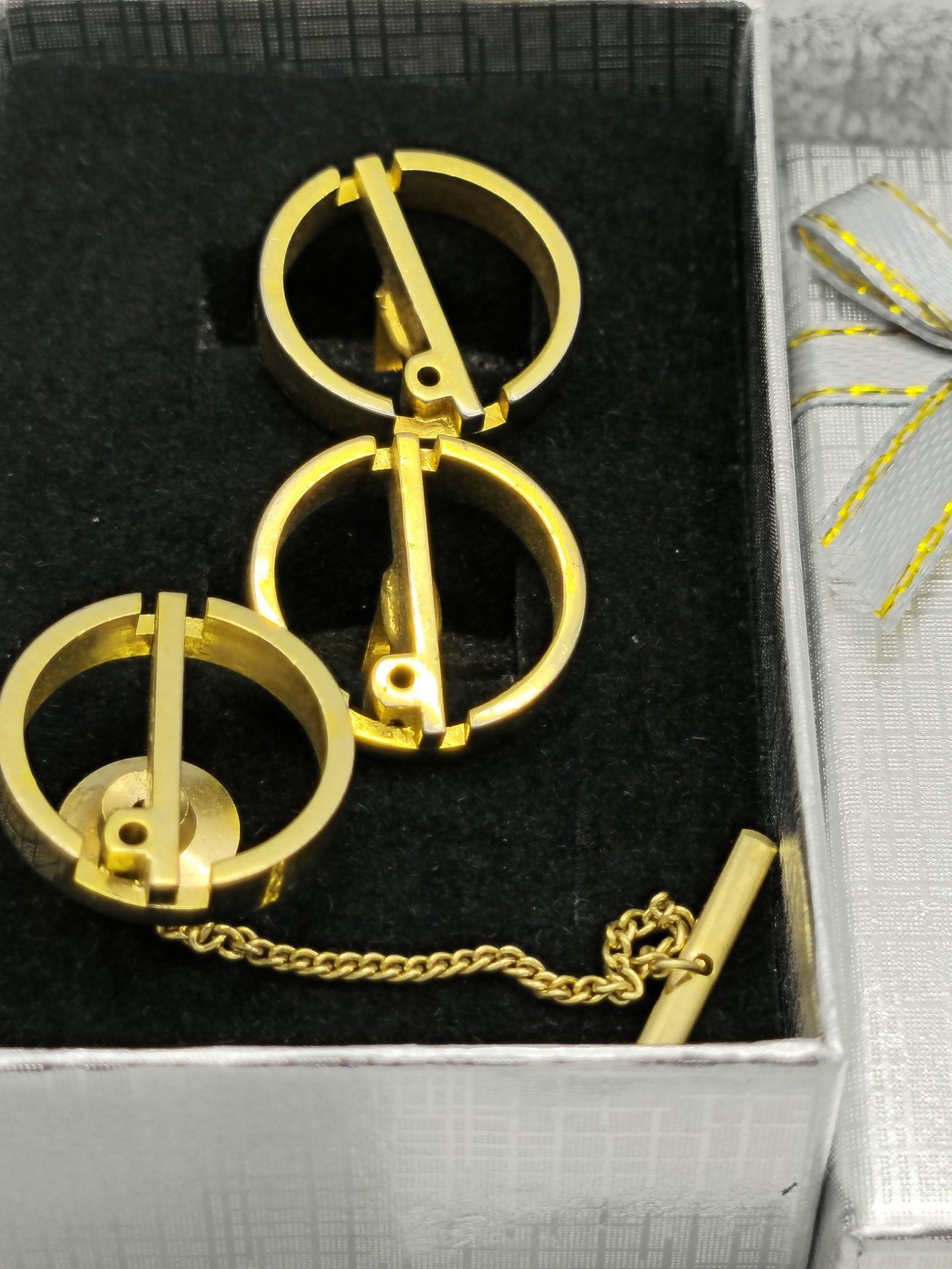 Dunhill d logo Gold Tone Circle Cufflinks and tie pin with Chain & Gift Box image 2