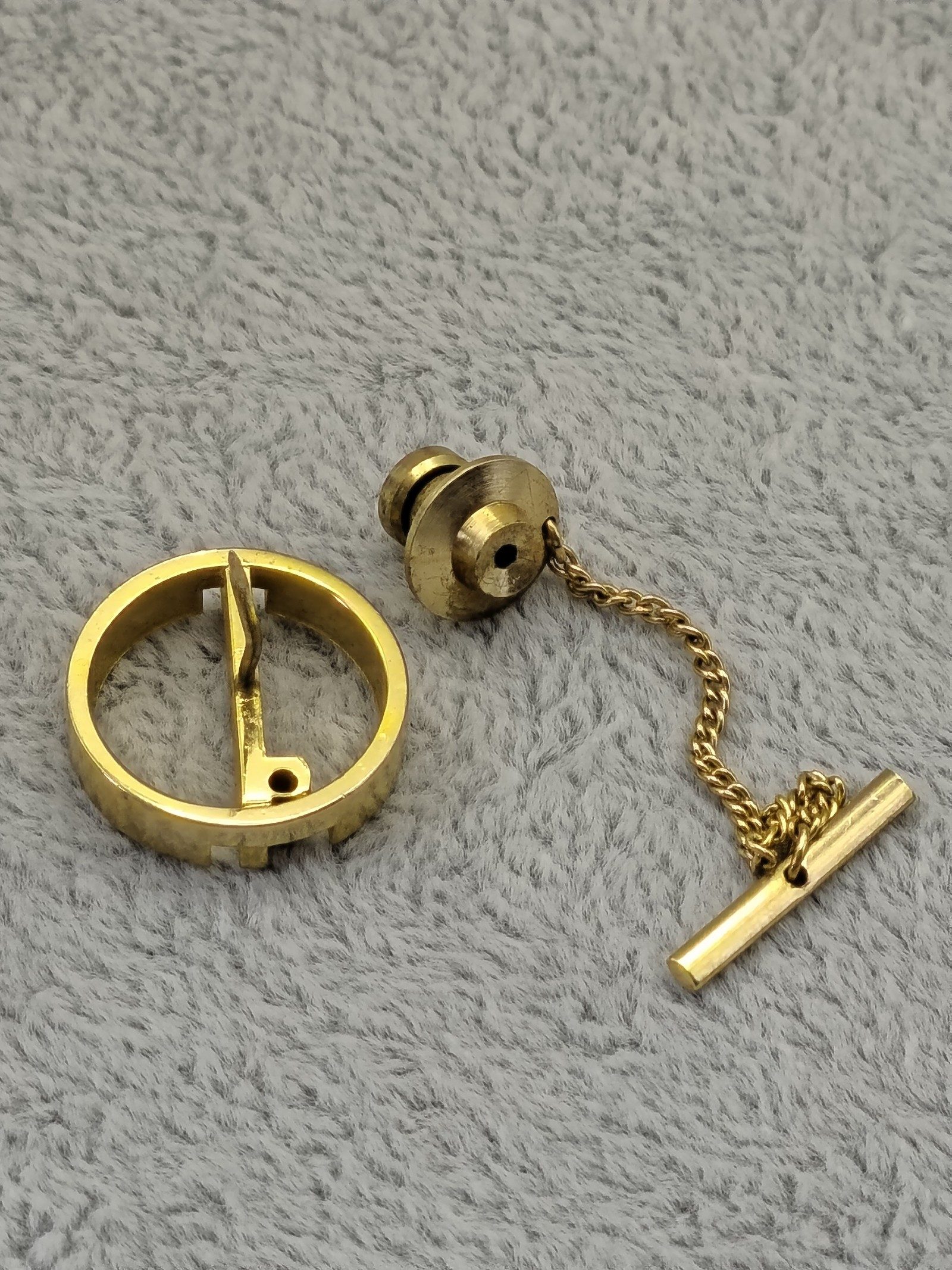 Dunhill d logo Gold Tone Circle Cufflinks and tie pin with Chain & Gift Box image 10