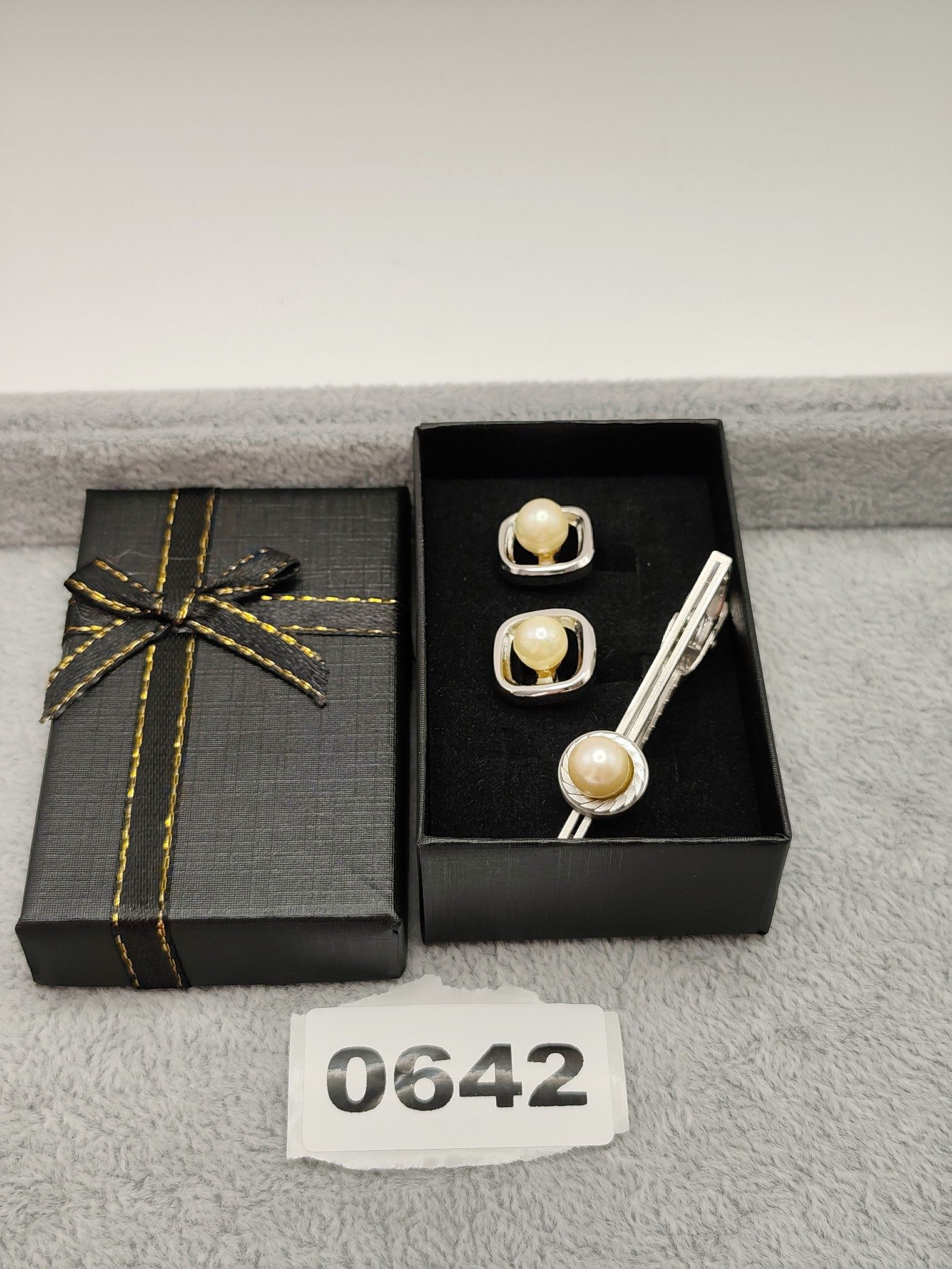 Pearl Silver Tone Men’s Tie Clip & Cufflinks Set