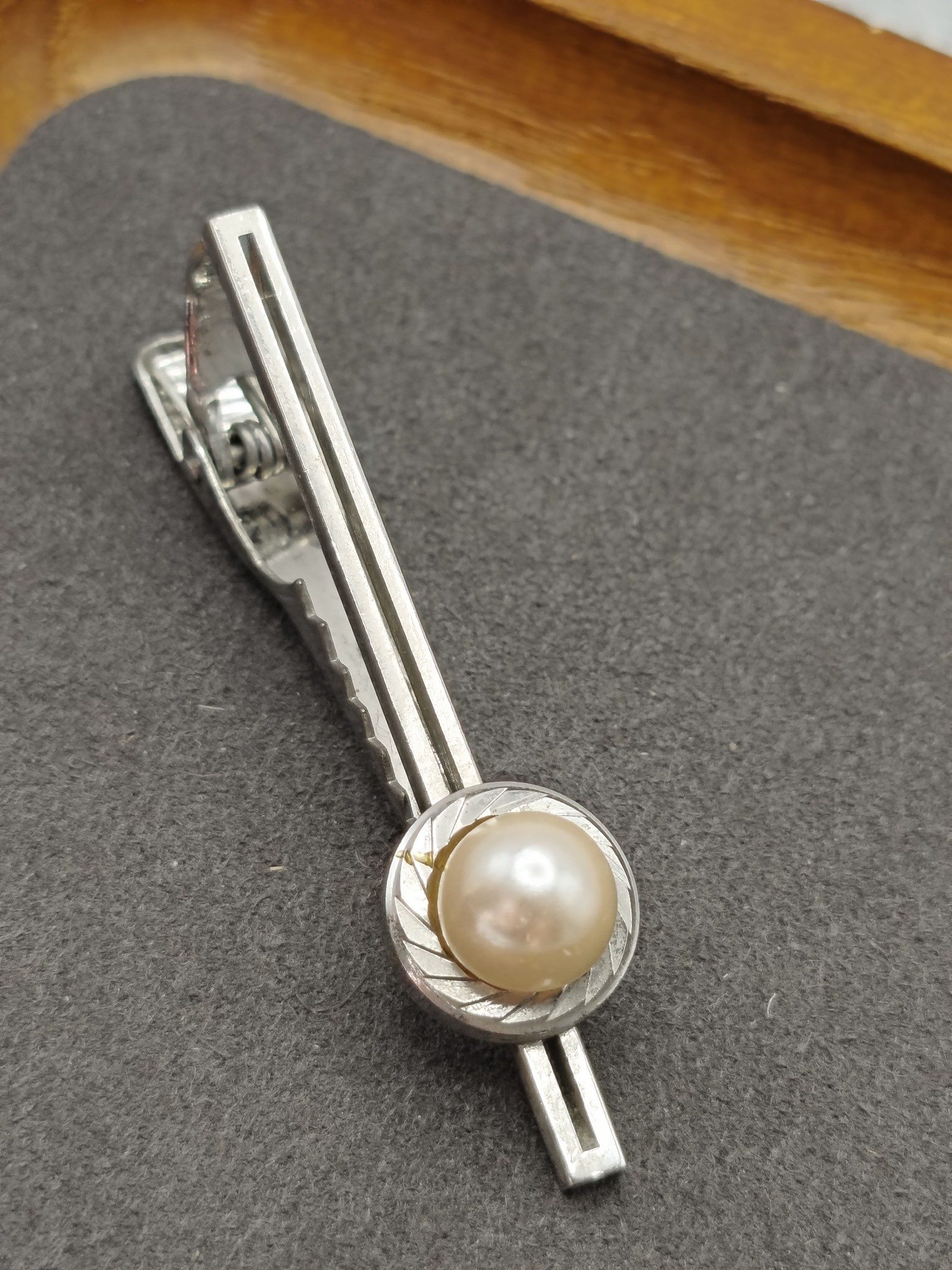 Pearl Silver Tone Men’s Tie Clip & Cufflinks Set image 3