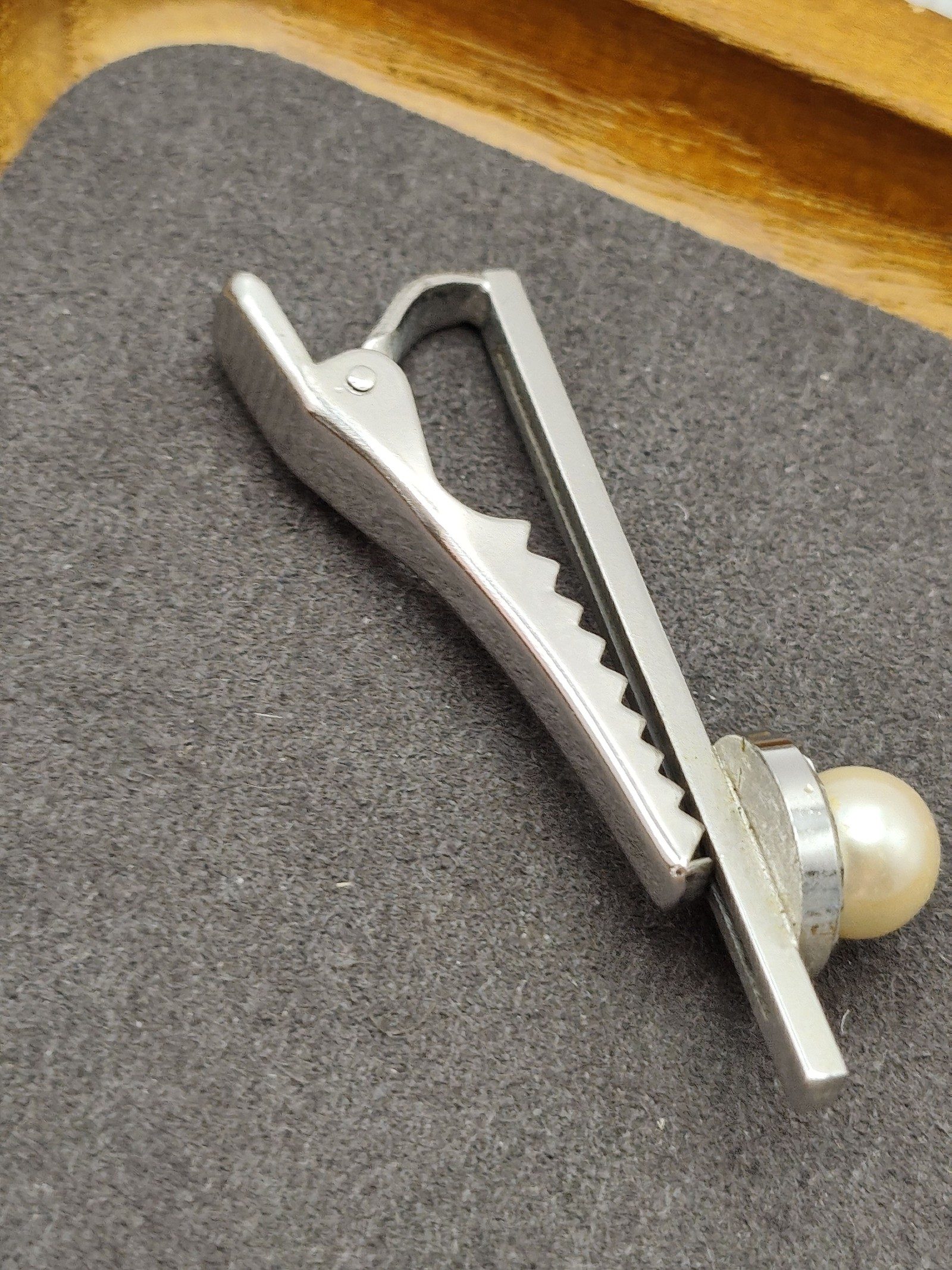 Pearl Silver Tone Men’s Tie Clip & Cufflinks Set image 4