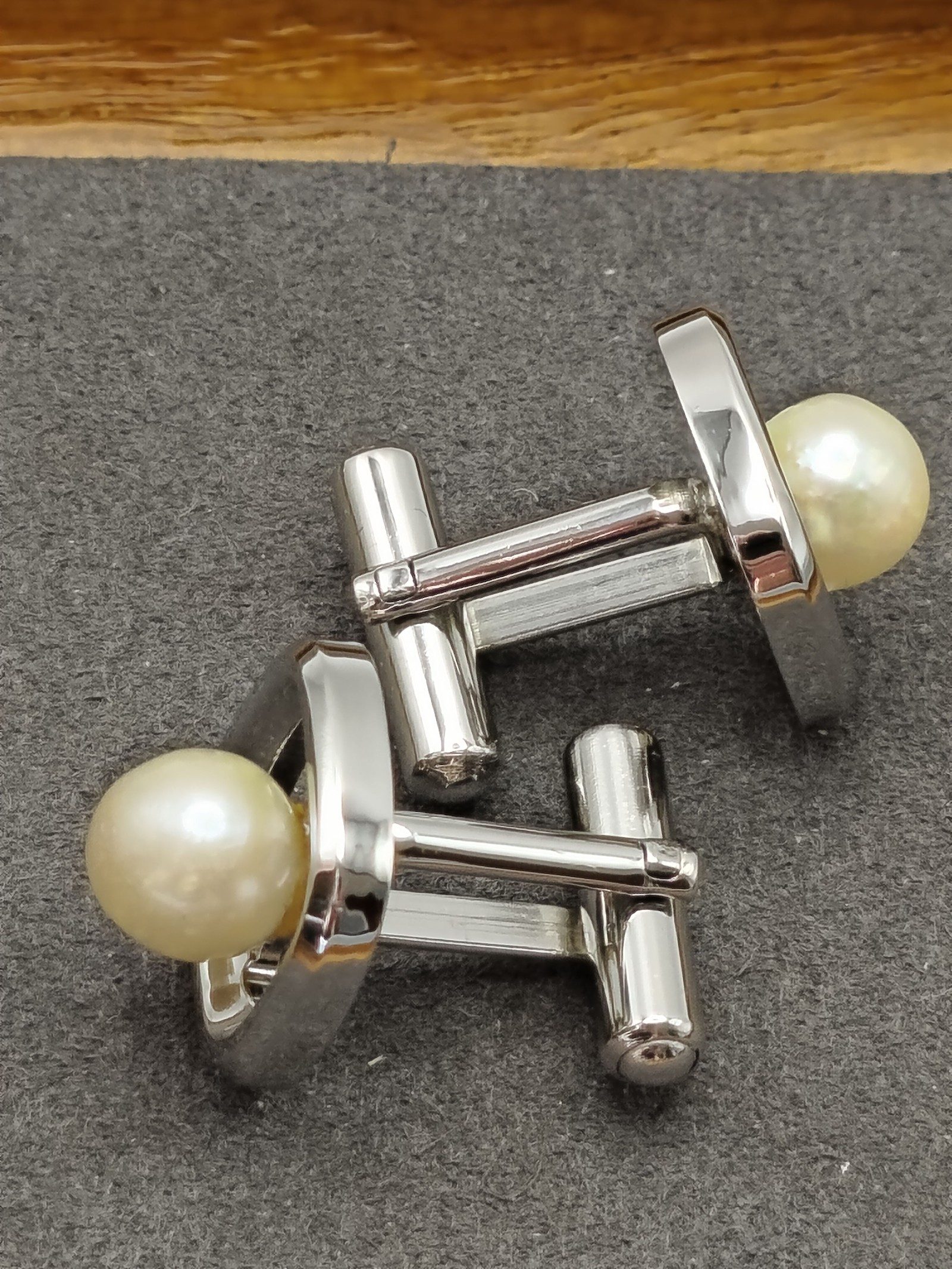 Pearl Silver Tone Men’s Tie Clip & Cufflinks Set image 9