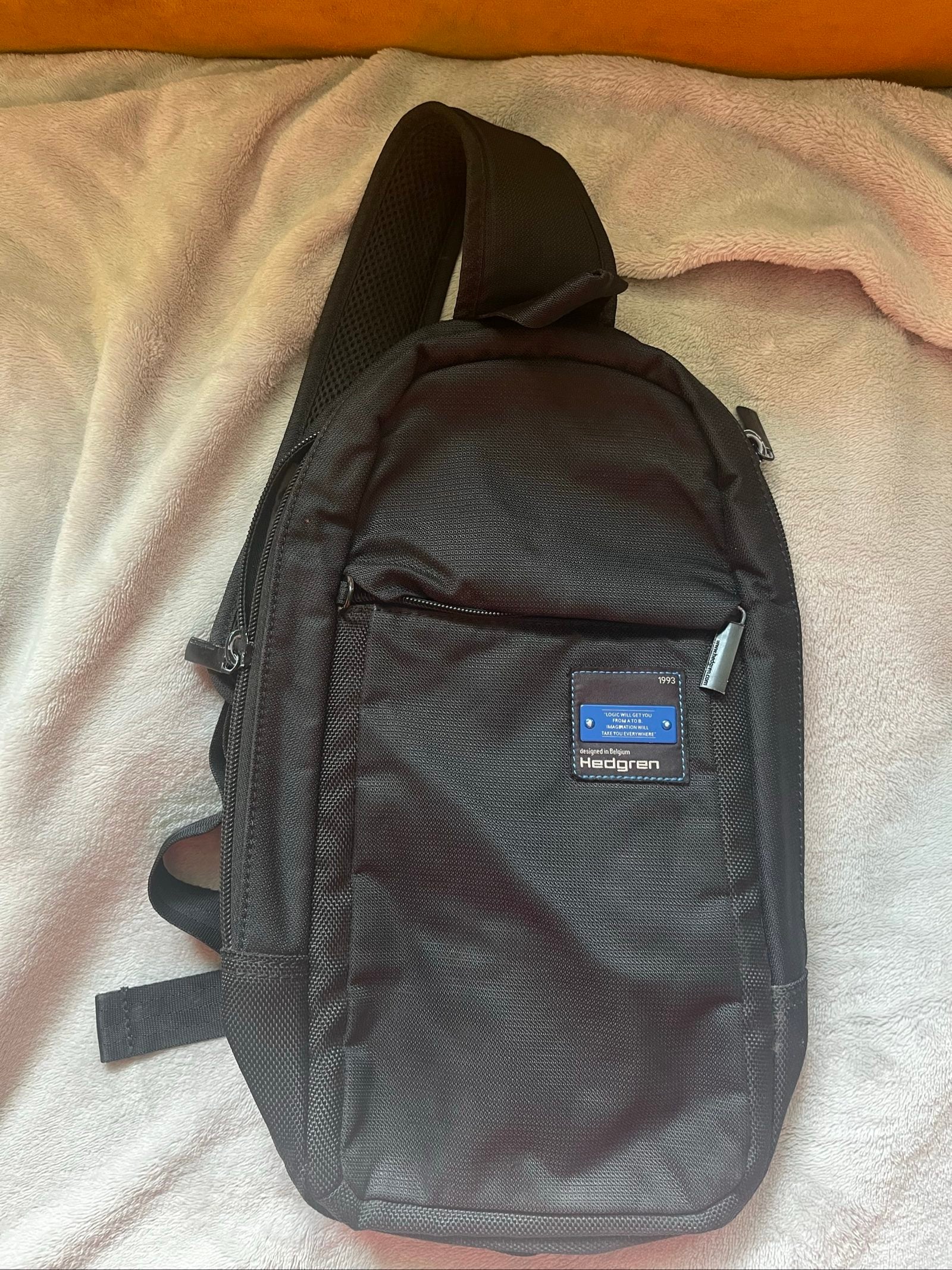 Hedgren Black Sling Bag Crossbody
