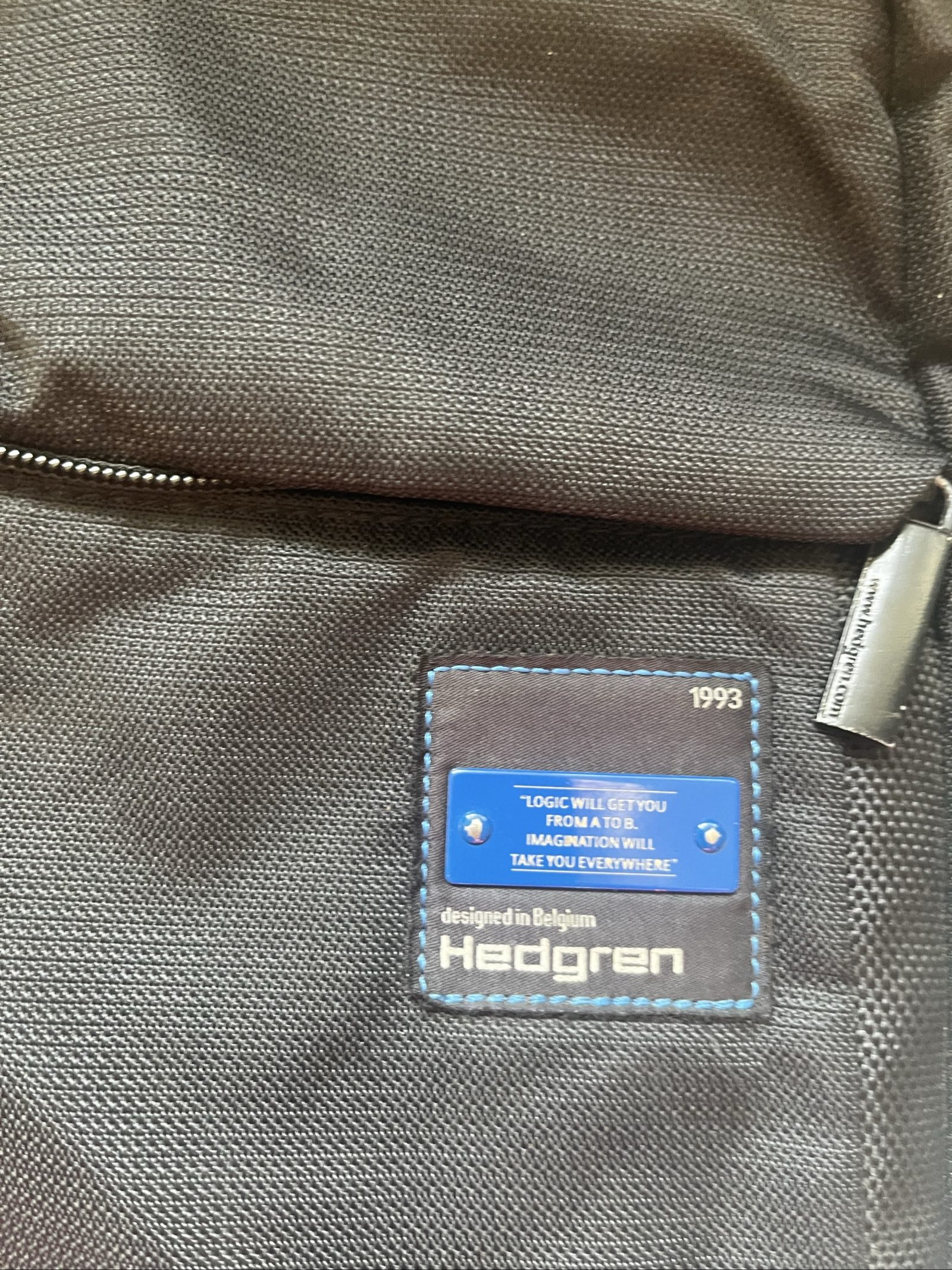 Hedgren Black Sling Bag Crossbody image 2