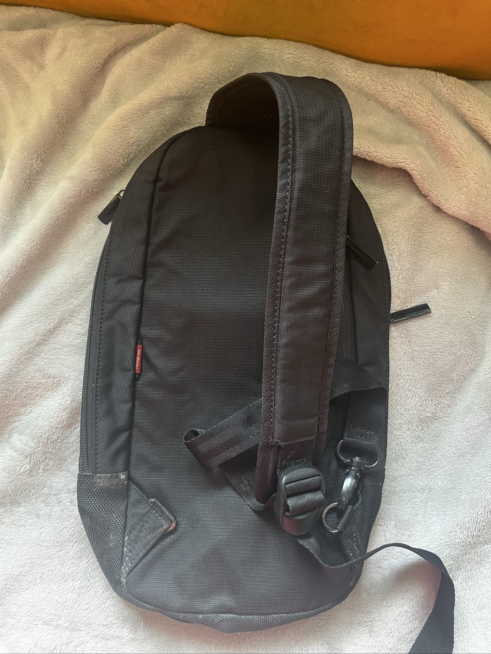 Hedgren Black Sling Bag Crossbody image 3