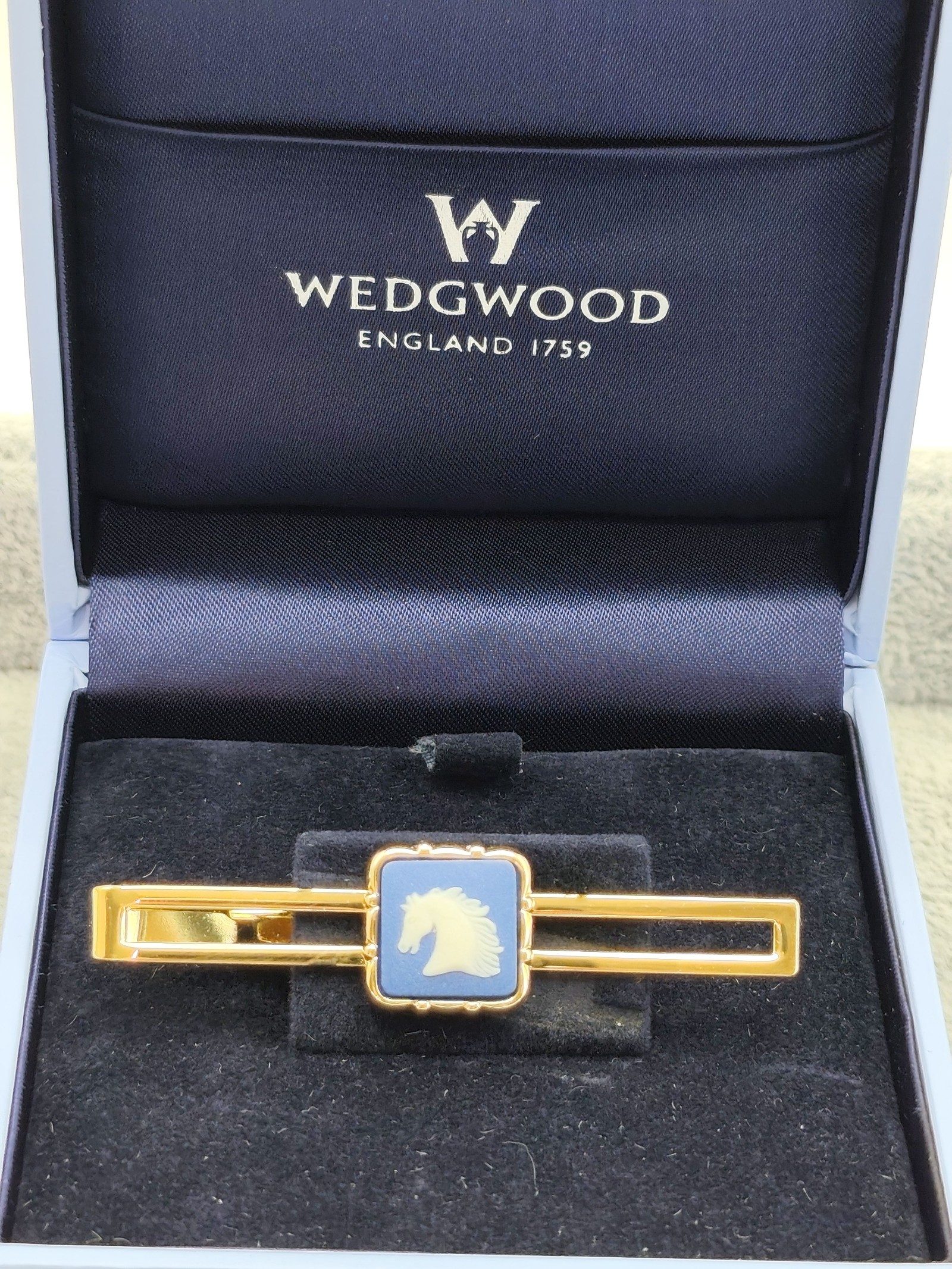 Wedgwood Blue & Gold Tone Horse Head Tie Bar image 2