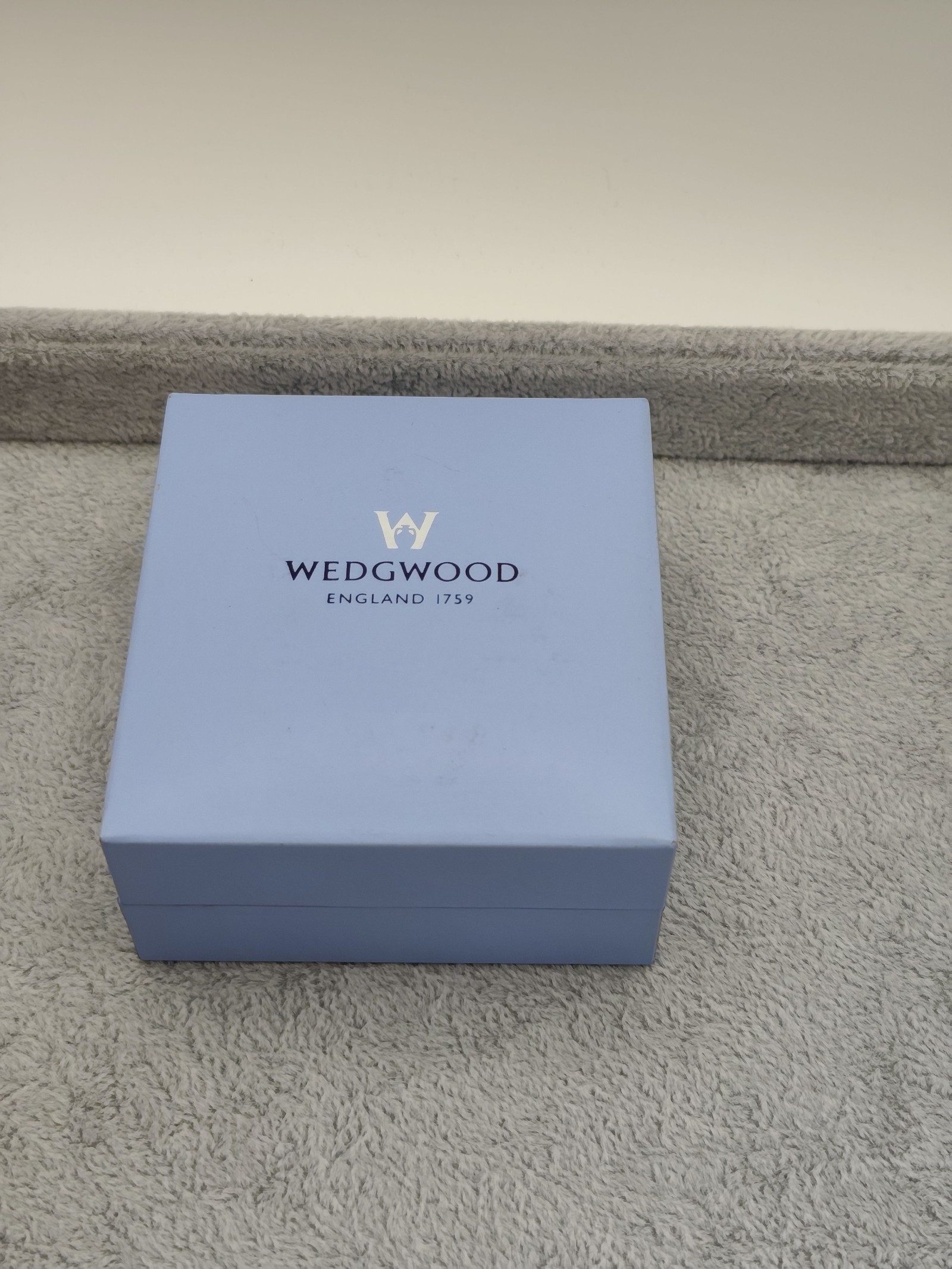 Wedgwood Blue & Gold Tone Horse Head Tie Bar image 3