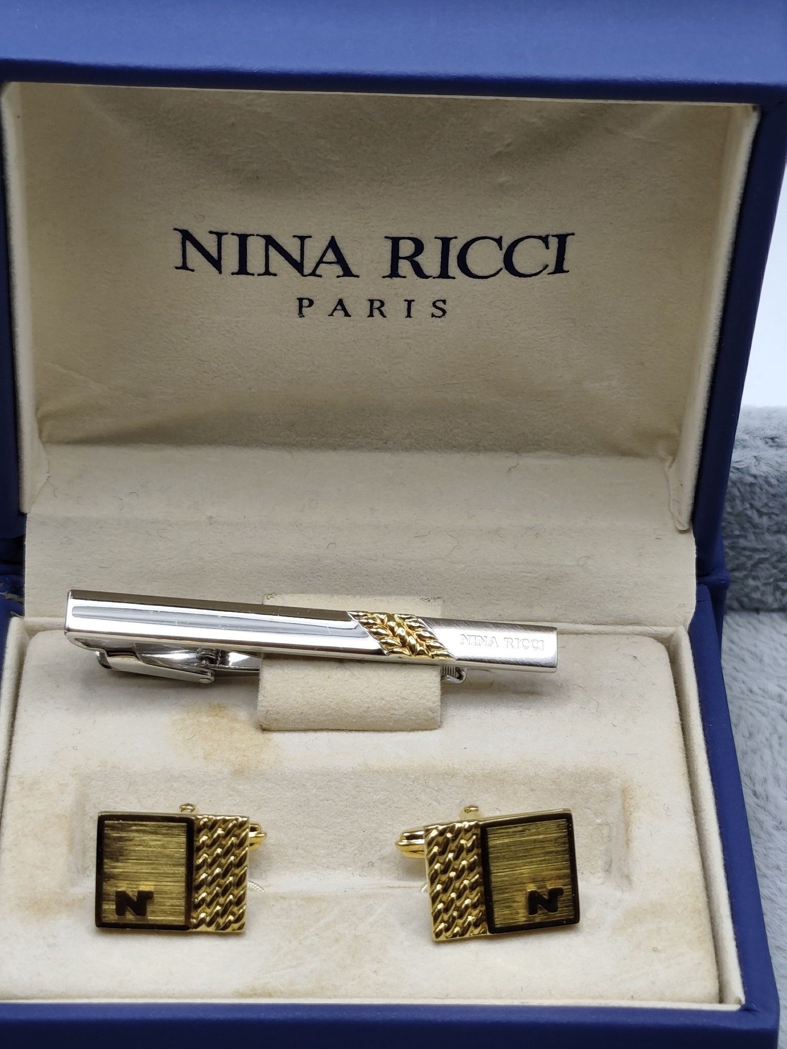 Nina Ricci Gold Tone Cufflinks & Tie Clip Set image 2