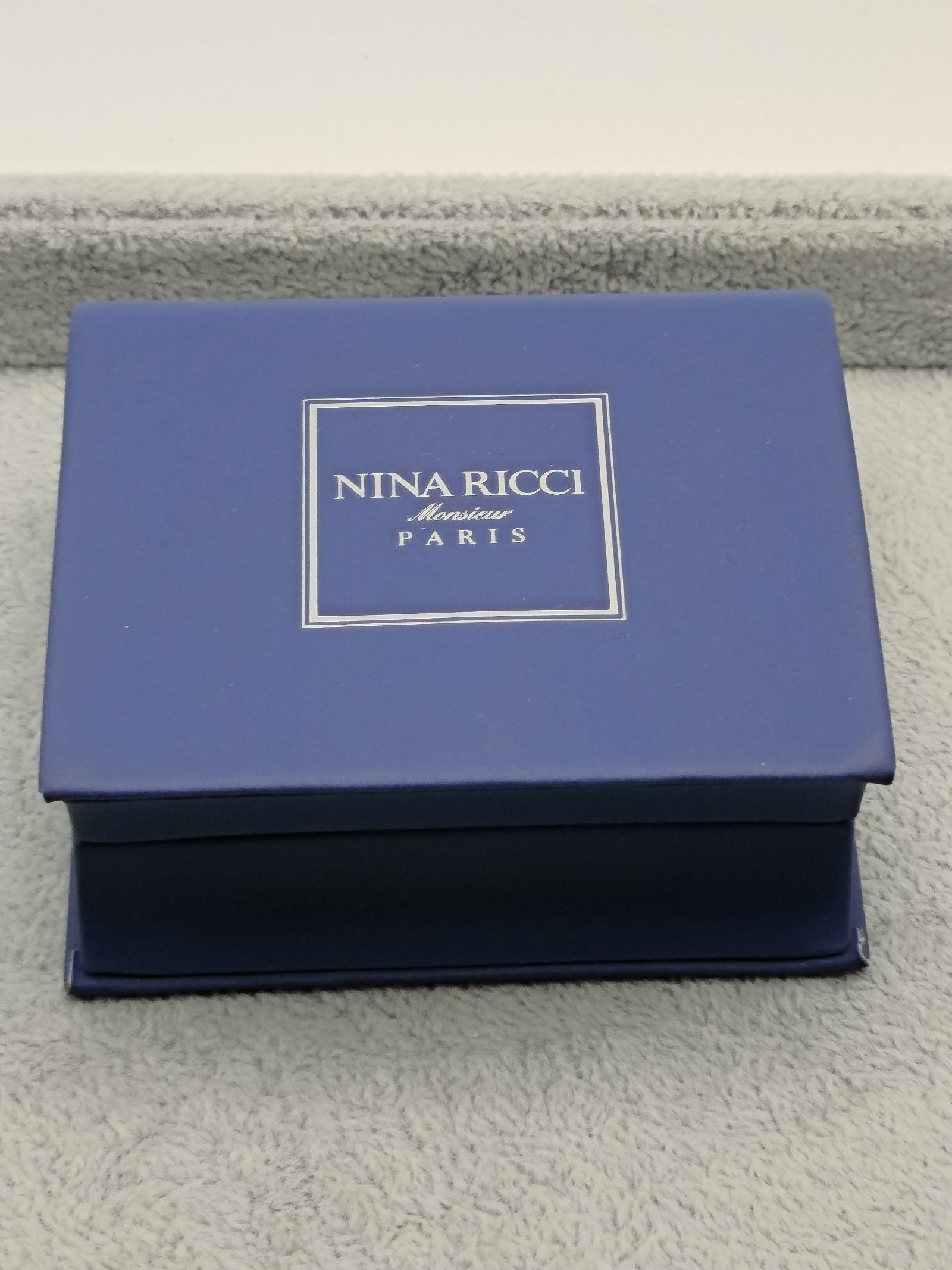 Nina Ricci Gold Tone Cufflinks & Tie Clip Set image 3