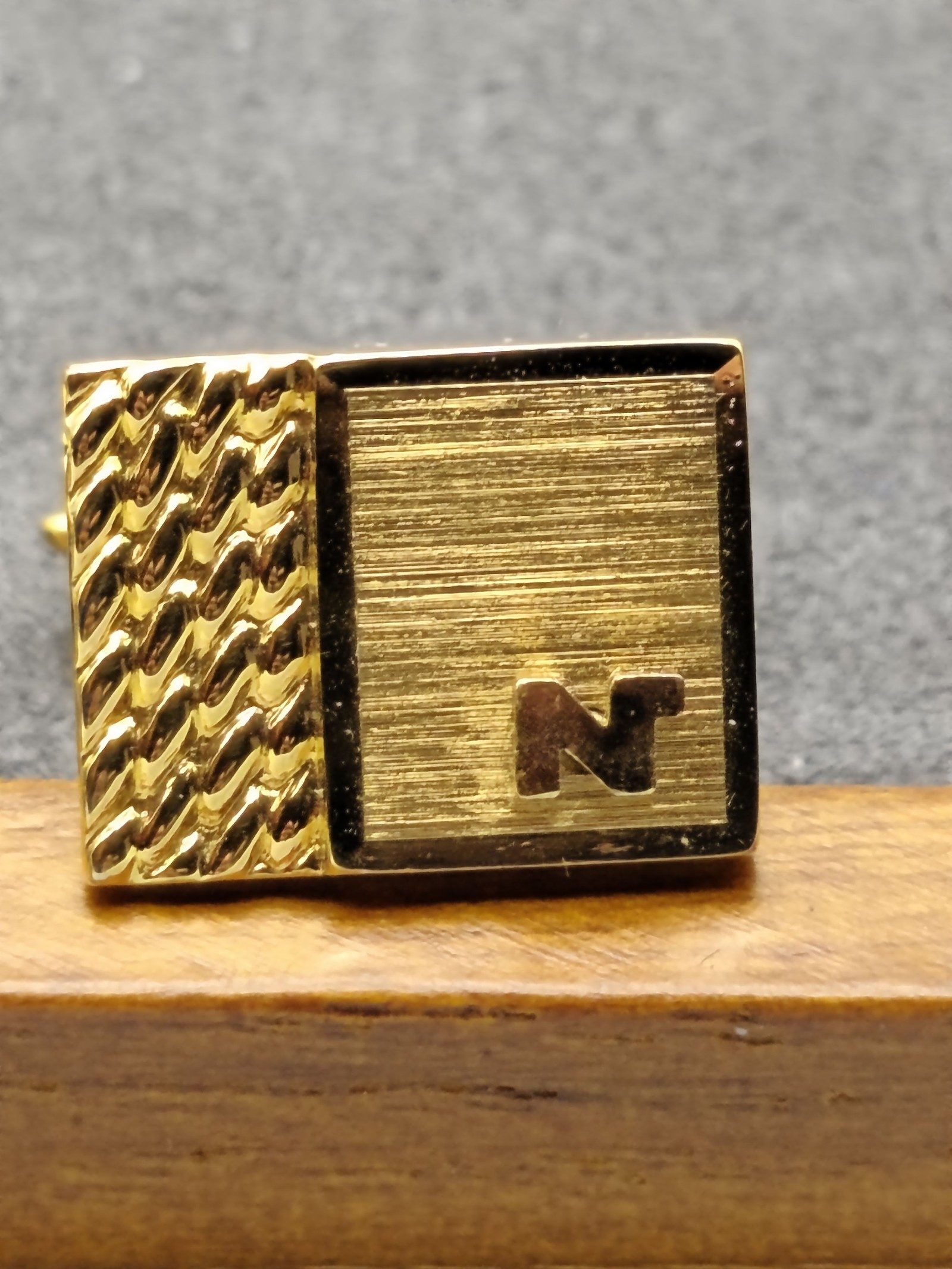 Nina Ricci Gold Tone Cufflinks & Tie Clip Set image 5