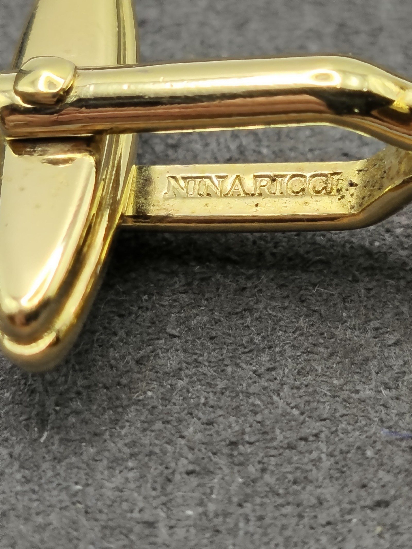 Nina Ricci Gold Tone Cufflinks & Tie Clip Set image 7