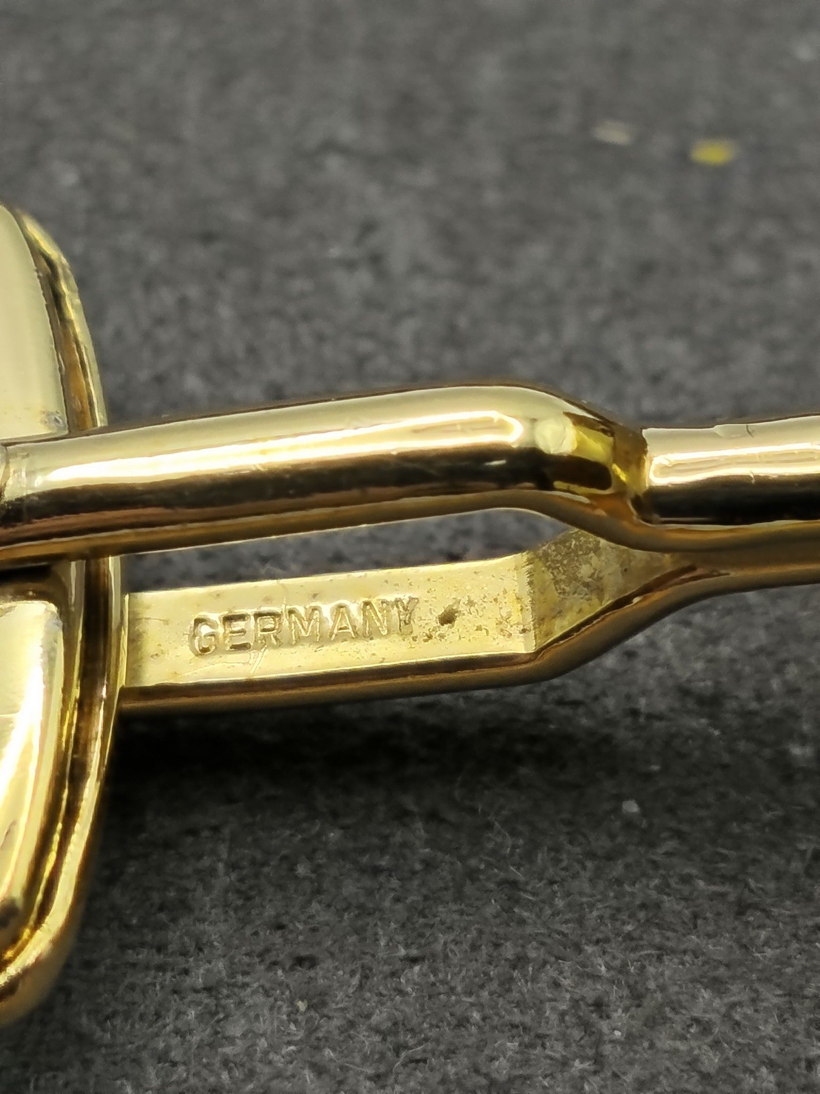 Nina Ricci Gold Tone Cufflinks & Tie Clip Set image 8