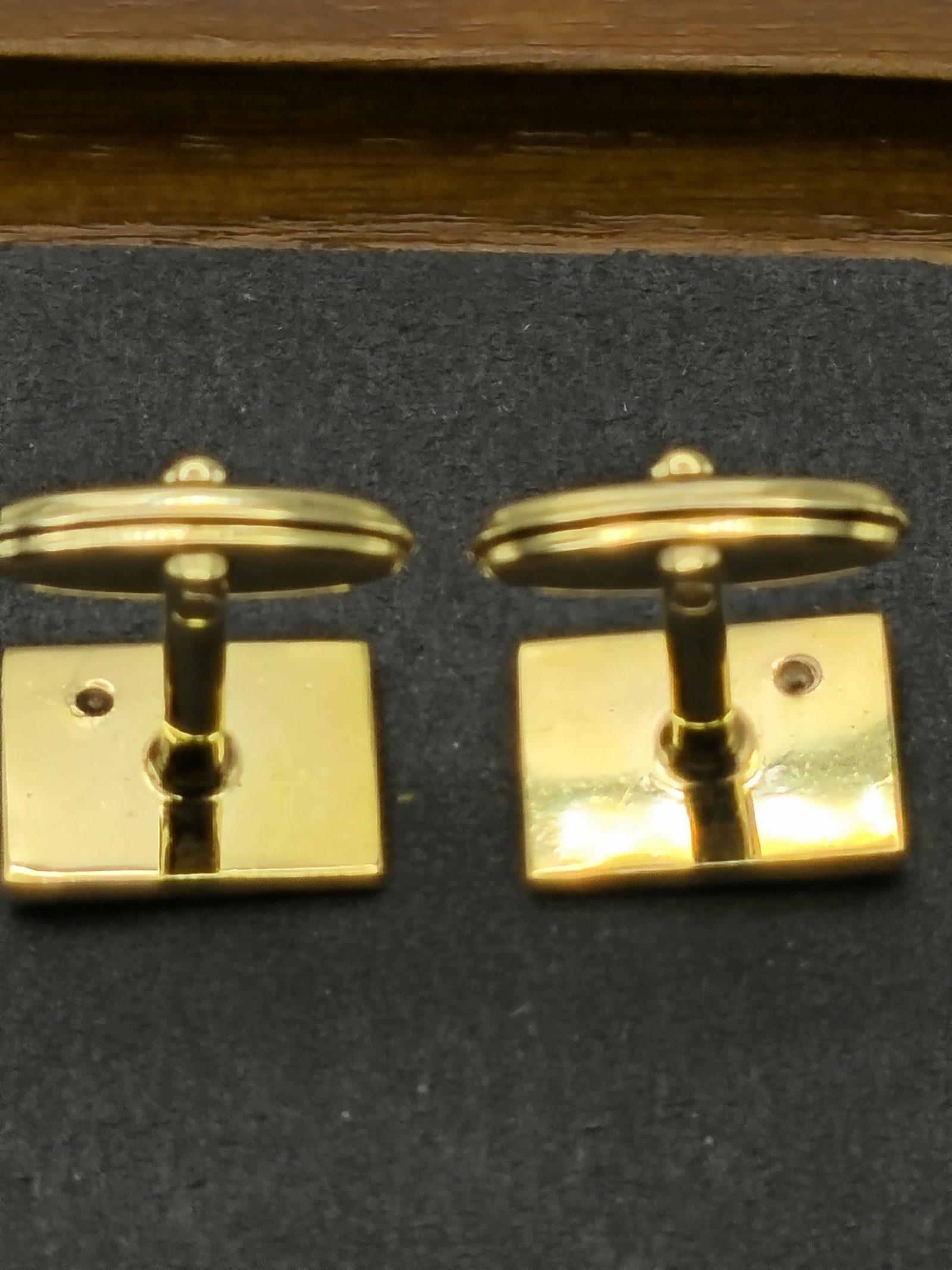 Nina Ricci Gold Tone Cufflinks & Tie Clip Set image 9