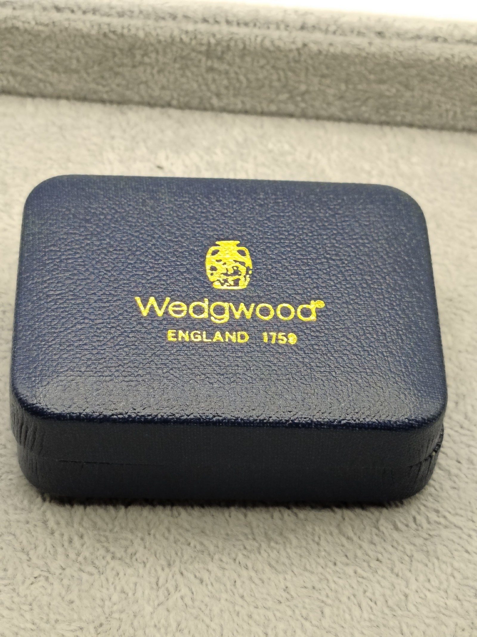Wedgwood Blue & White Ship Jasperware Cufflinks in Box image 3