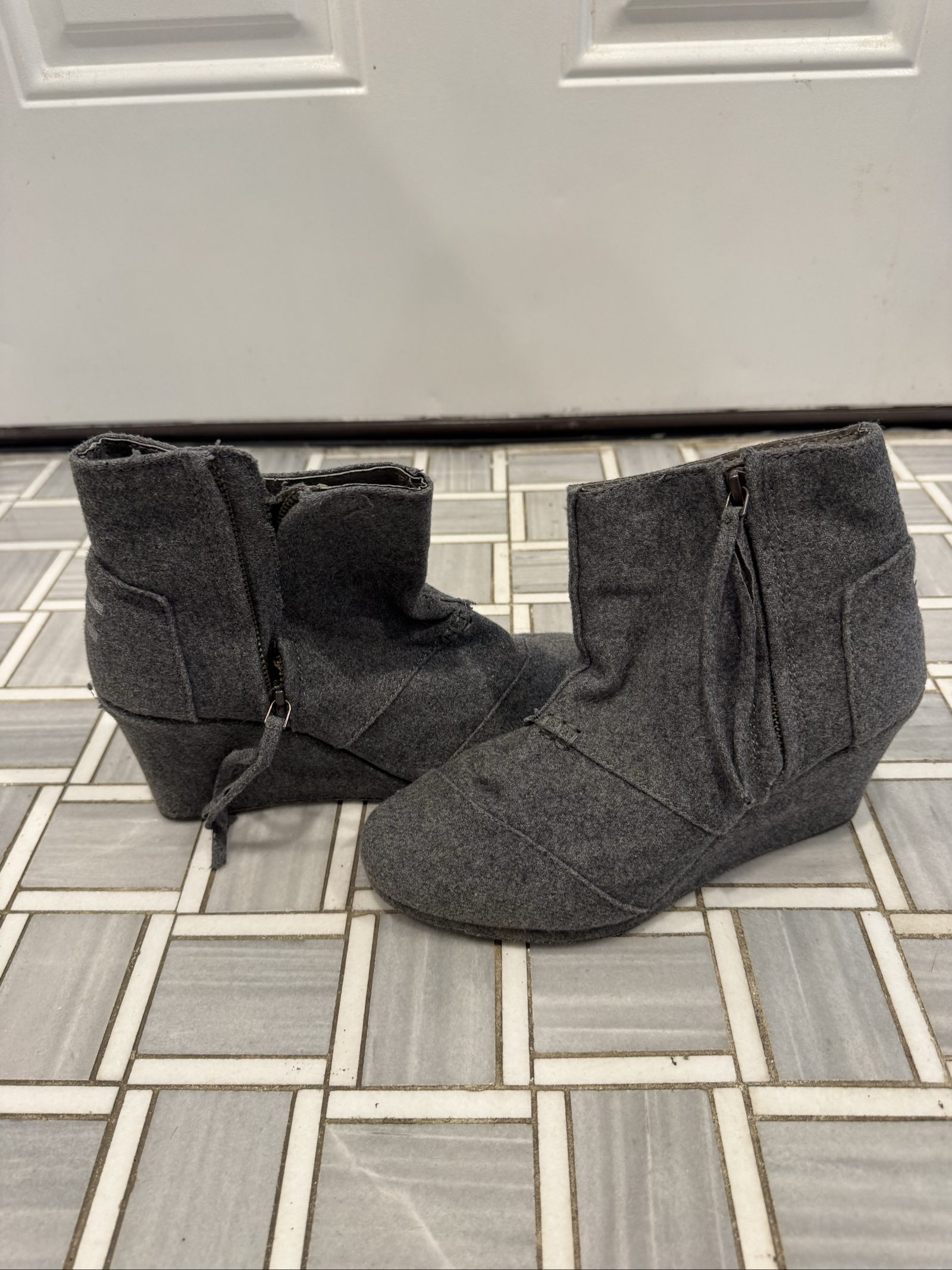 TOMS Grey Felt Wedge Ankle Boots US W 7.5 image 4