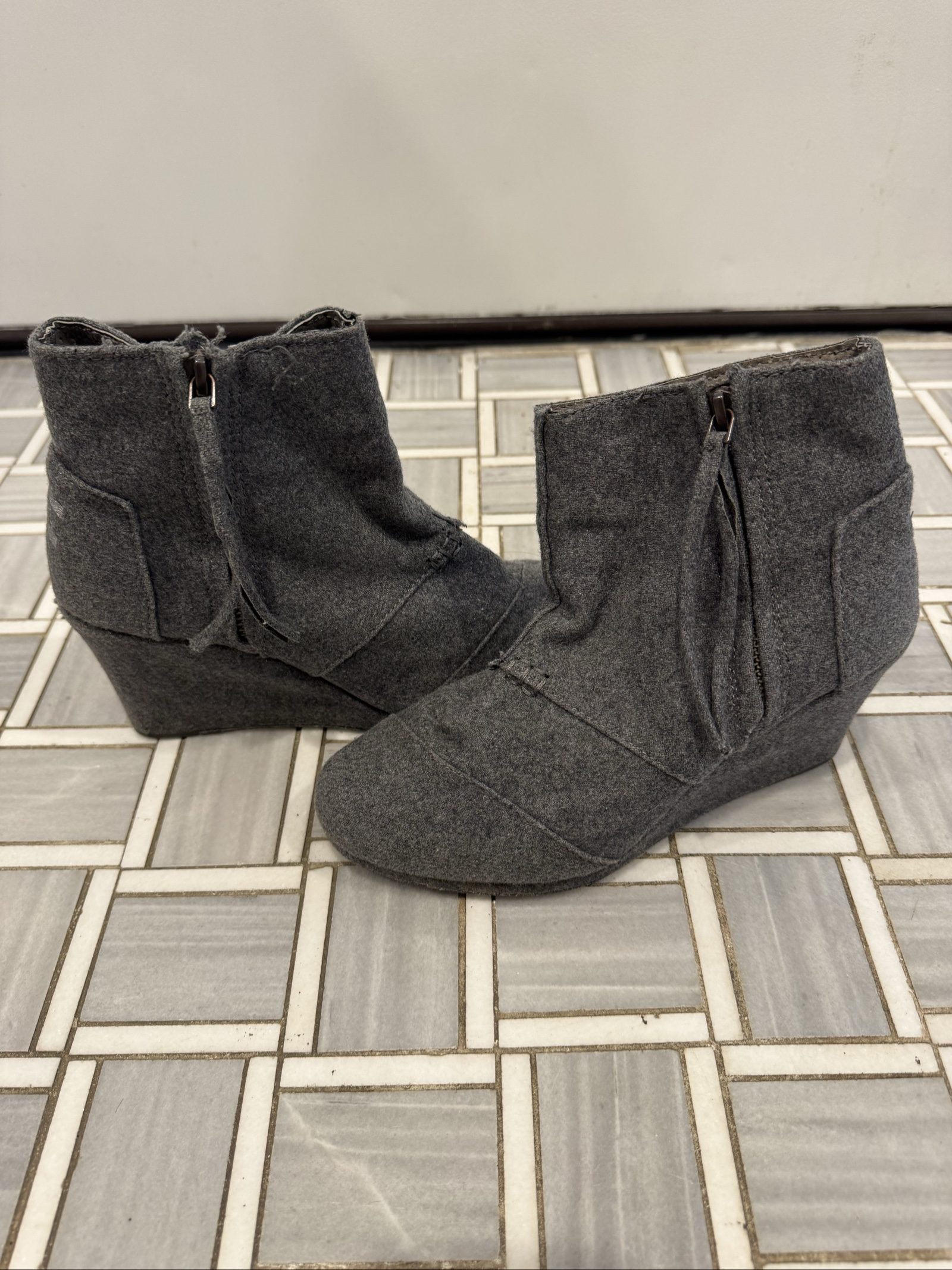 TOMS Grey Felt Wedge Ankle Boots US W 7.5 image 7