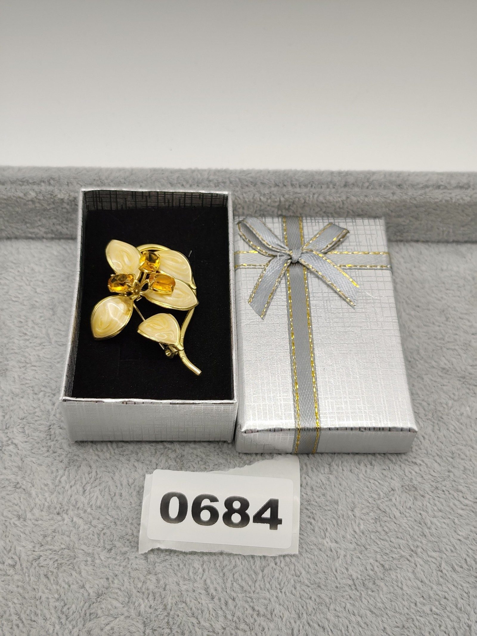 Gold Tone Cream & Amber Floral Leaf Brooch 5 cm