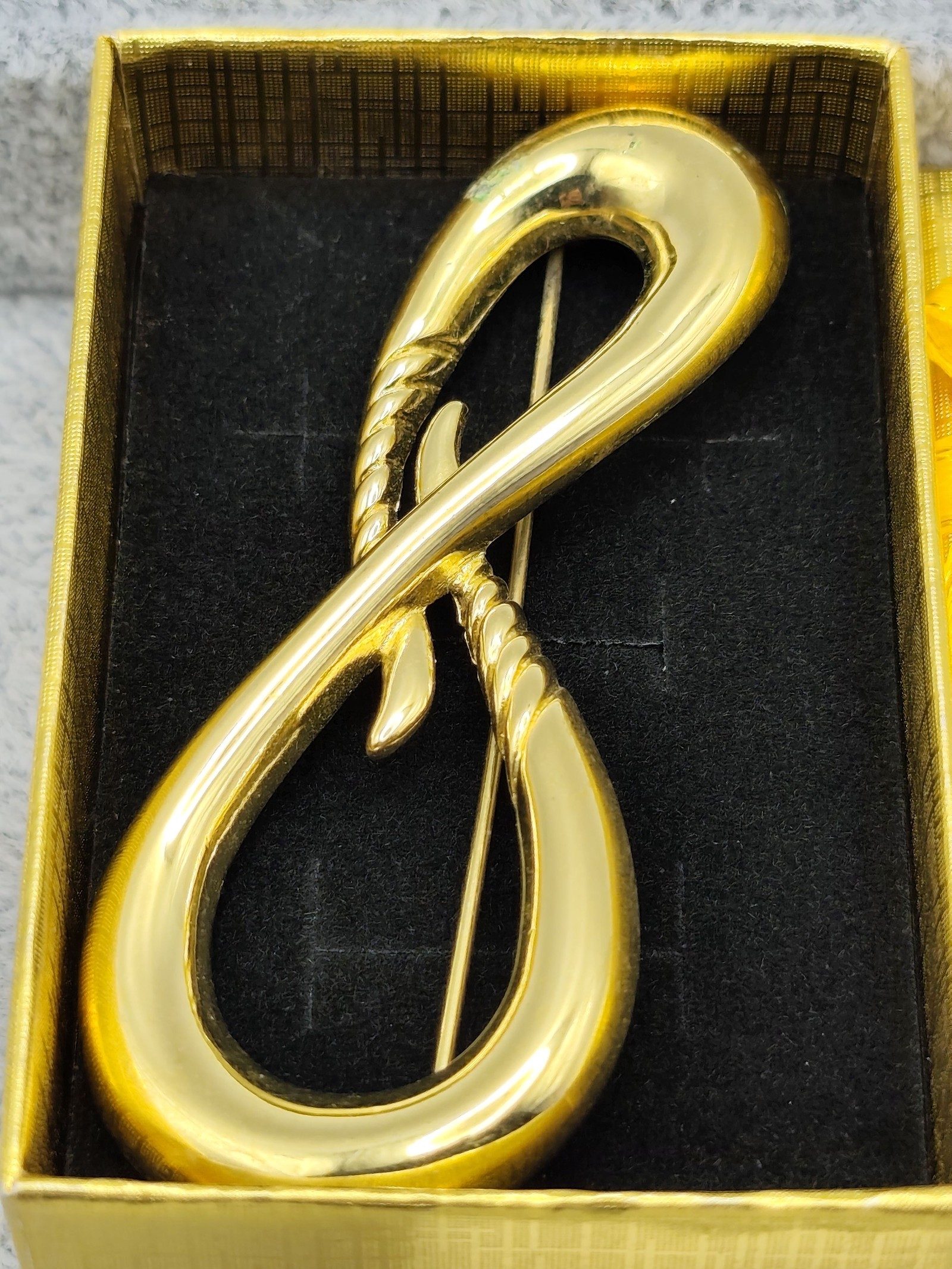 Gold Tone Infinity Scroll Brooch Pin 7.5cm image 2