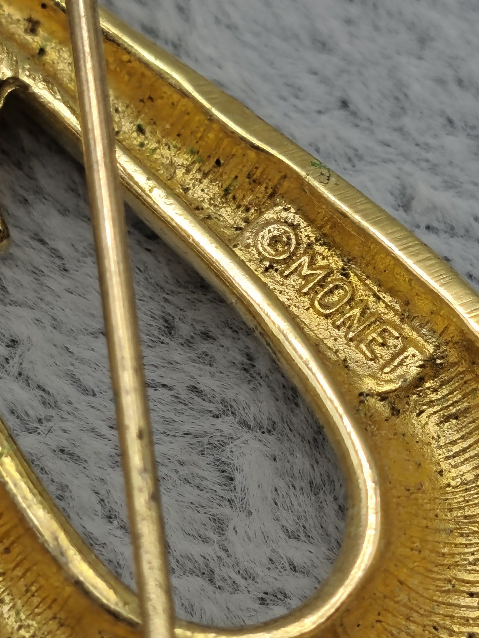 Gold Tone Infinity Scroll Brooch Pin 7.5cm image 8
