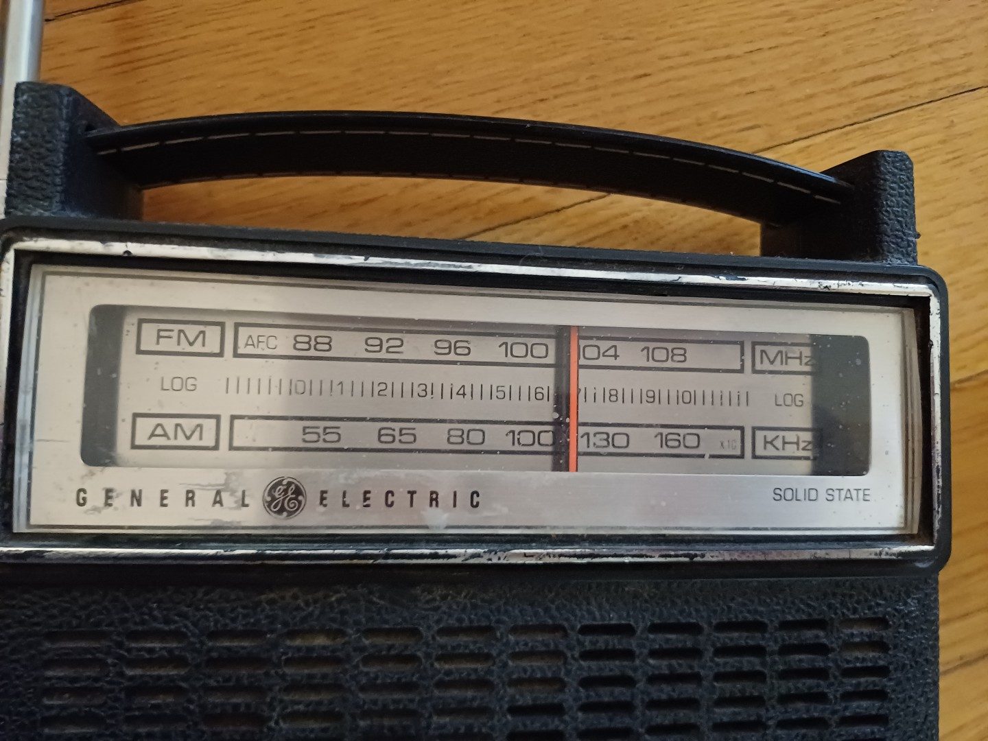 Radio General Electric Black Vintage AM FM image 3