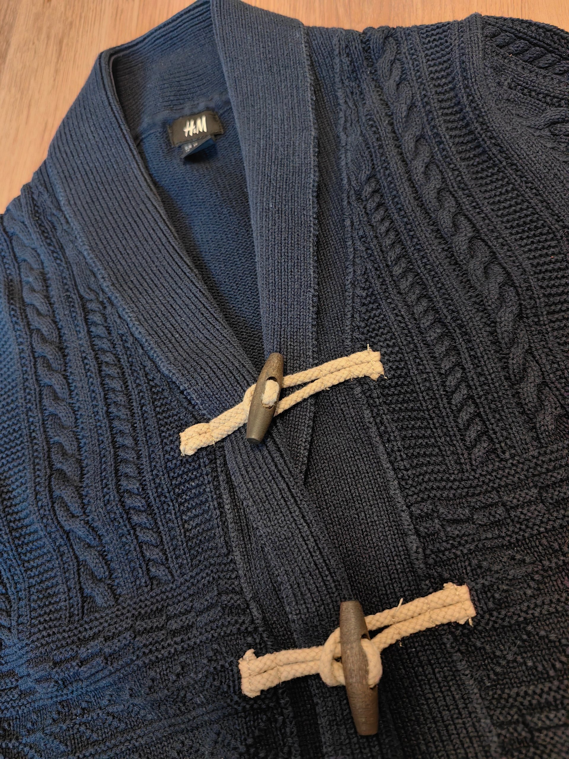 Stilīga un ērta H&M adīta jaciņa ar dekoratīvu aizdari image 4