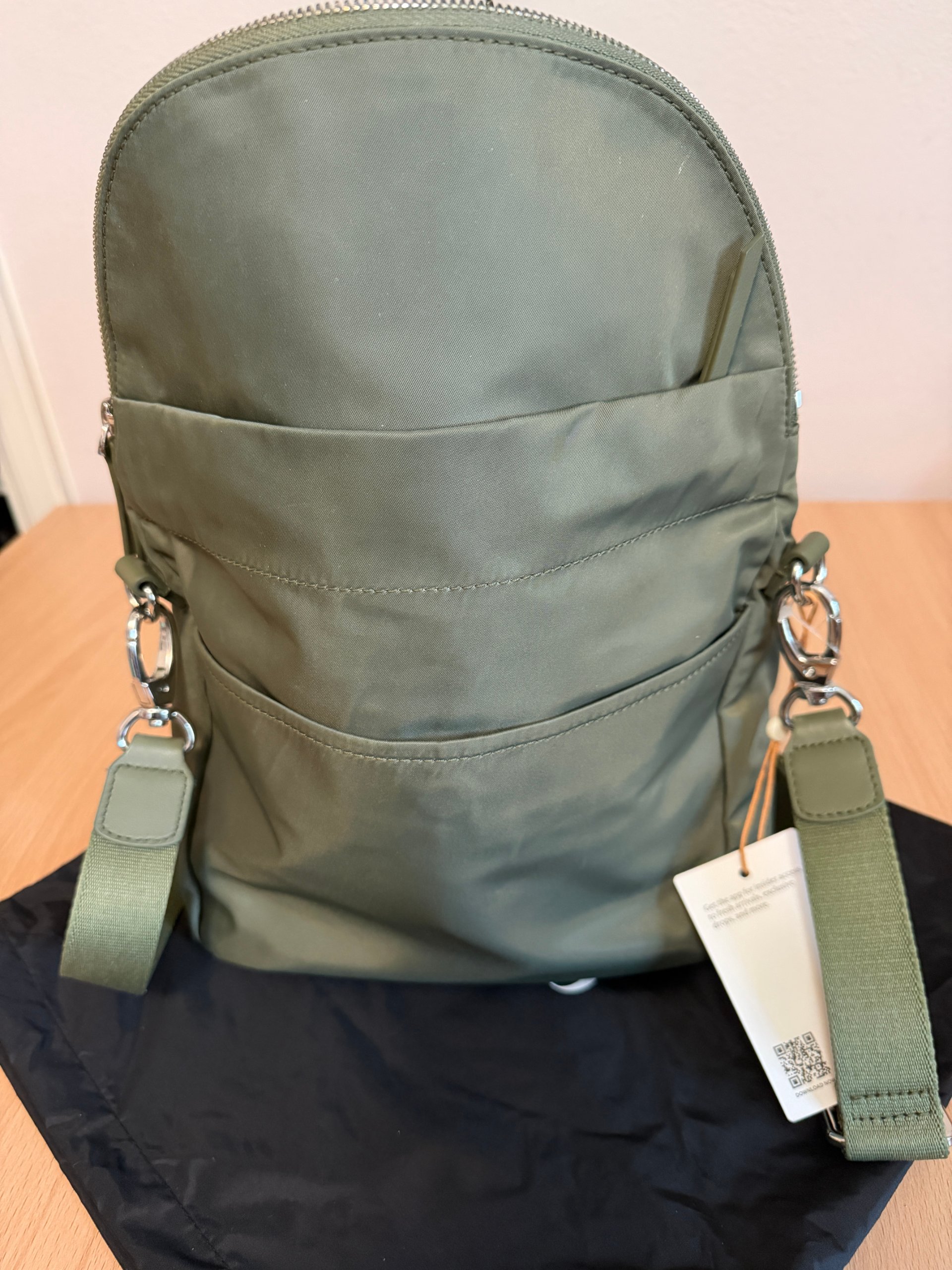 Quince NWT Revive Nylon Foldover Crossbody bag image 4