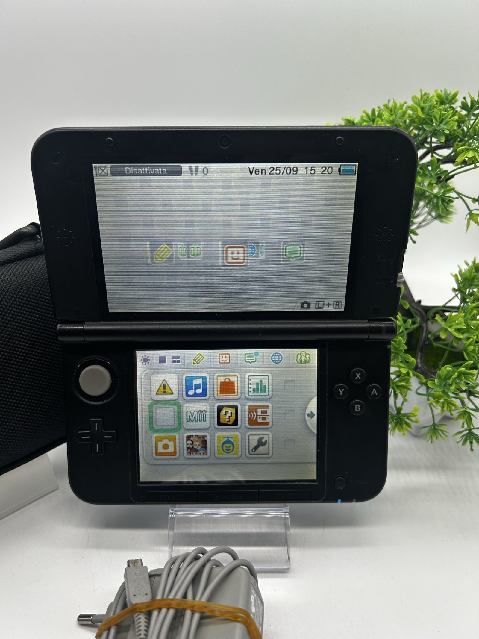 Nintendo 3DS XL Blu + Caricatore Originale + Custodia + SD 4GB image 2